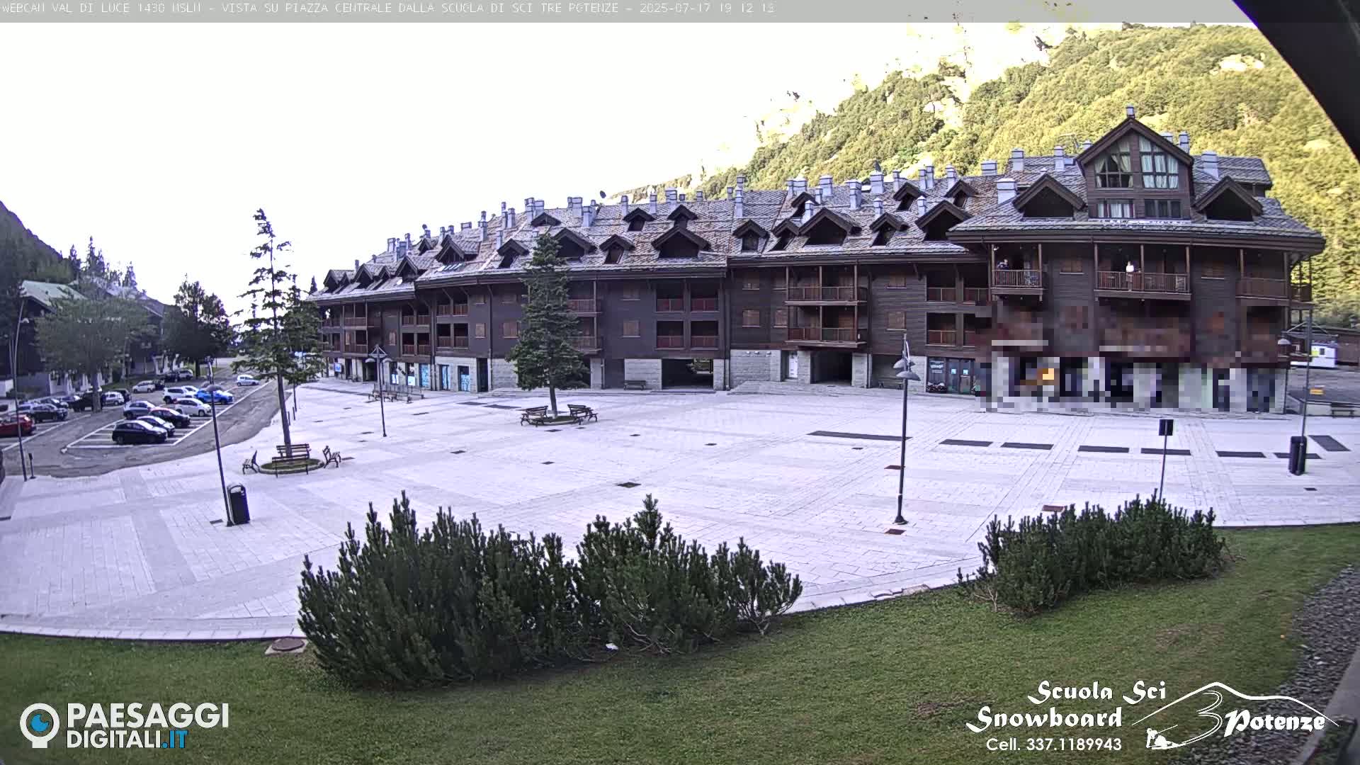 Abetone Val di Luce  Main Square Live Cam - Pistoia, Tuscany, Italy