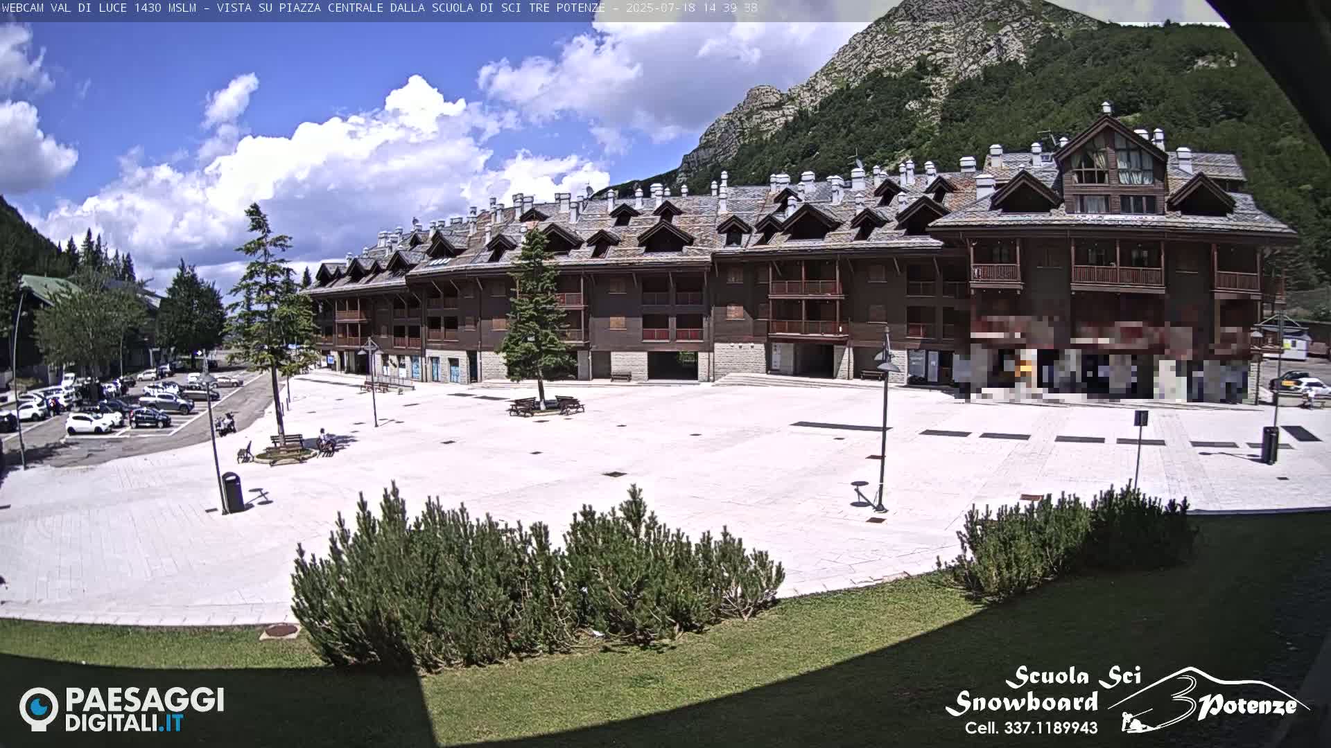 Abetone Val di Luce  Main Square Live Cam - Pistoia, Tuscany, Italy