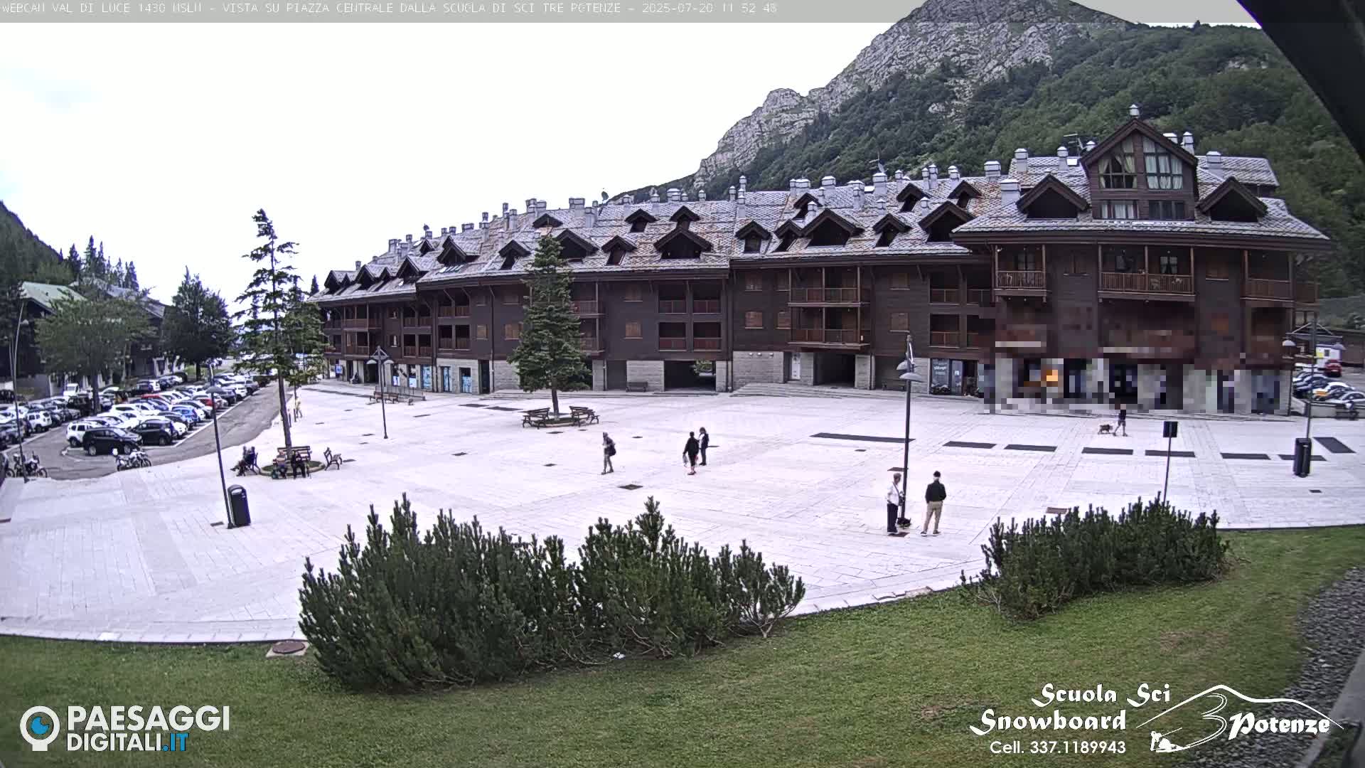 Abetone Val di Luce  Main Square Live Cam - Pistoia, Tuscany, Italy