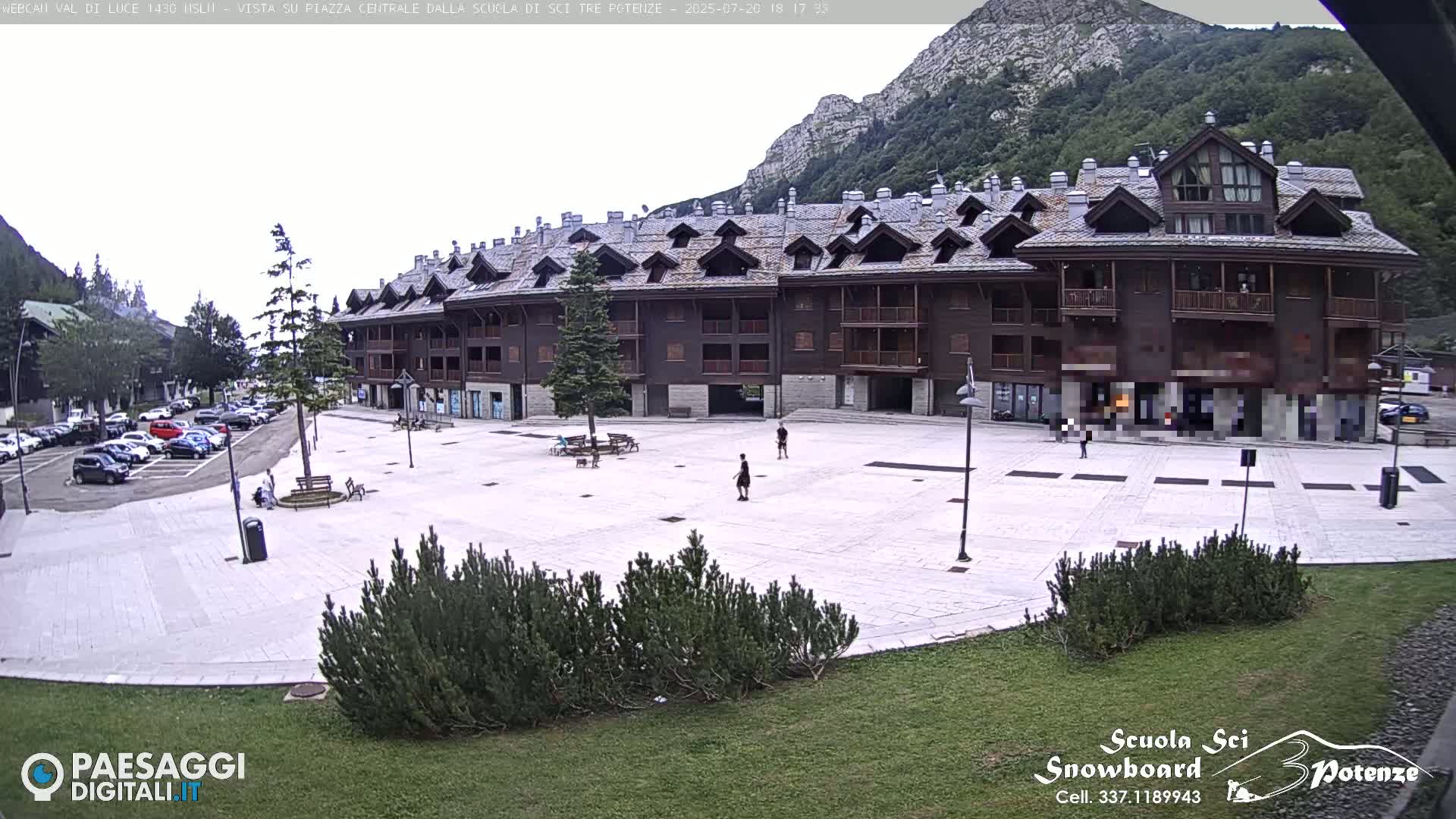 Abetone Val di Luce  Main Square Live Cam - Pistoia, Tuscany, Italy