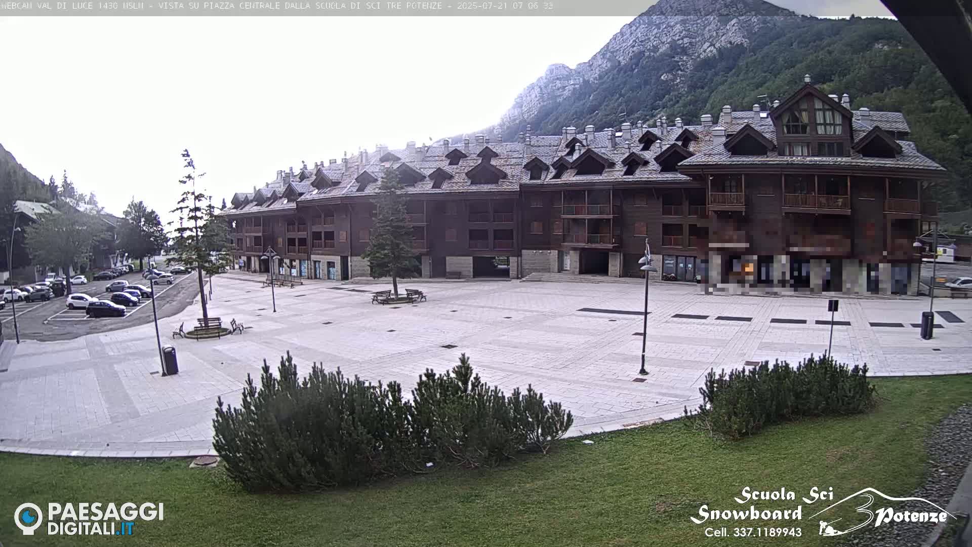 Abetone Val di Luce  Main Square Live Cam - Pistoia, Tuscany, Italy