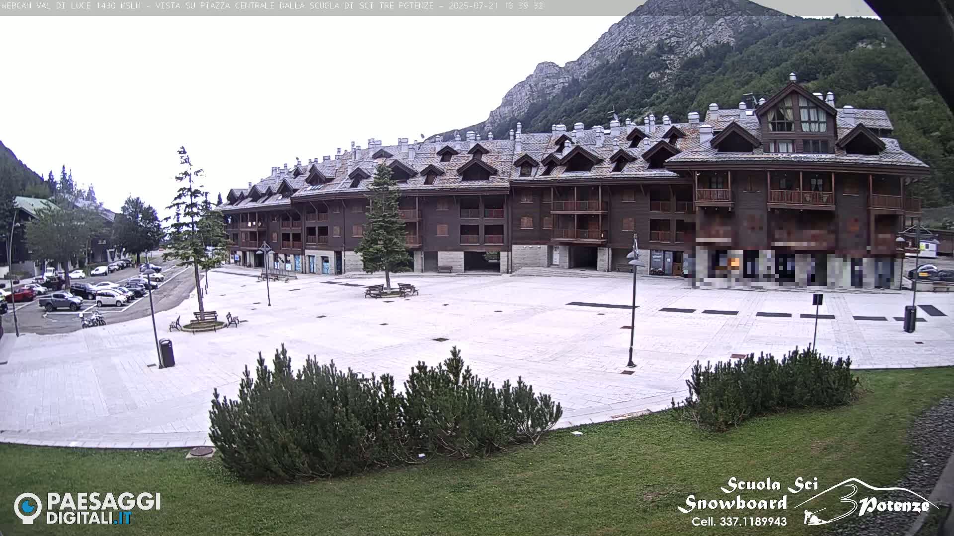 Abetone Val di Luce  Main Square Live Cam - Pistoia, Tuscany, Italy