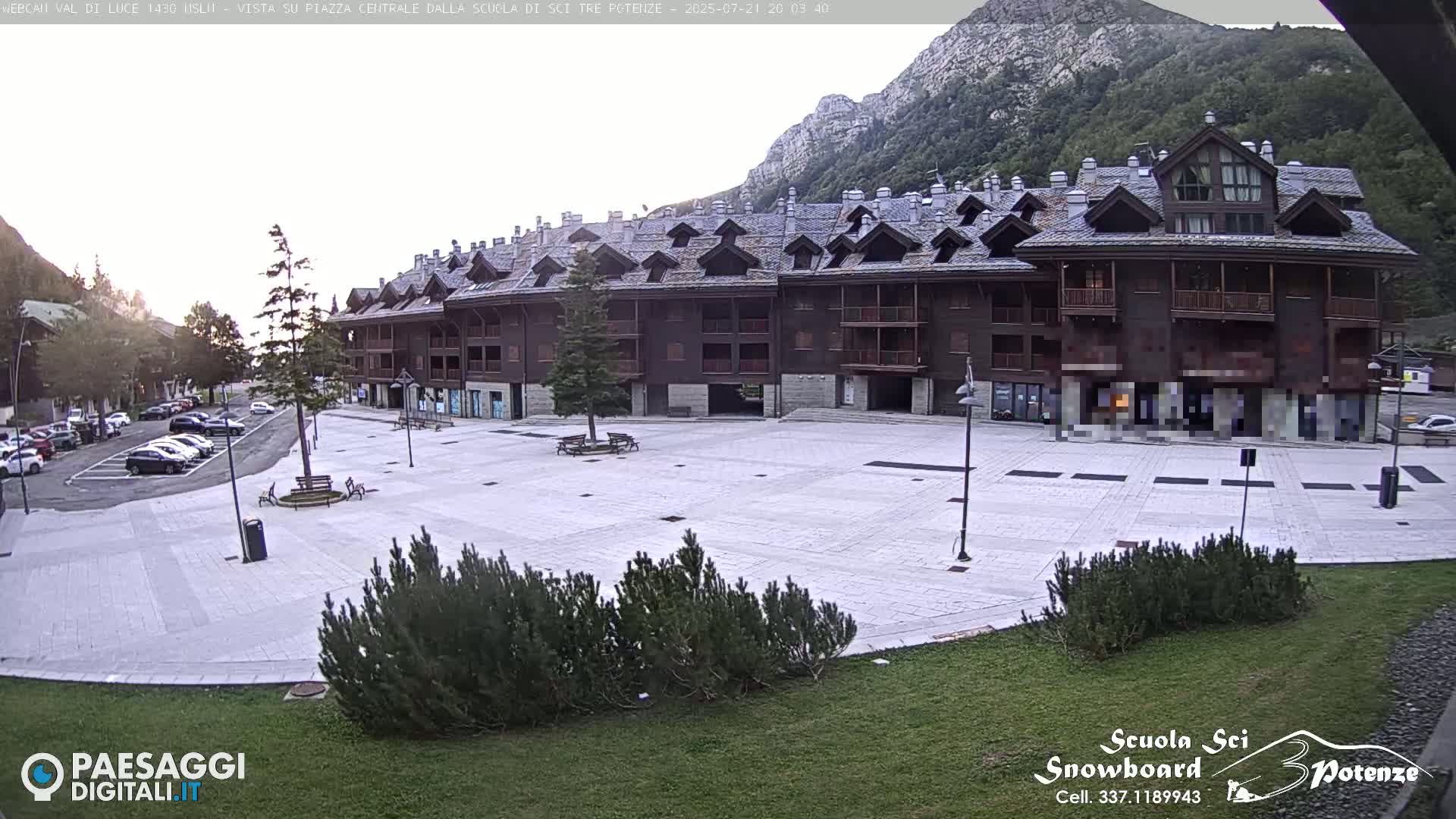 Abetone Val di Luce  Main Square Live Cam - Pistoia, Tuscany, Italy