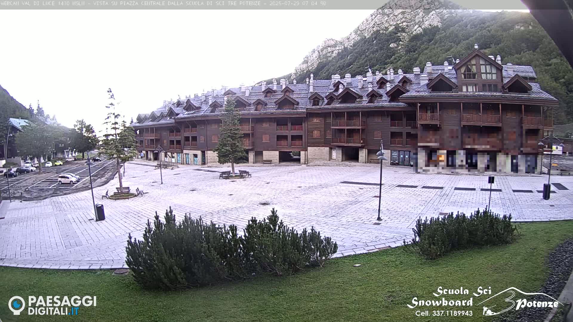 Abetone Val di Luce  Main Square Live Cam - Pistoia, Tuscany, Italy