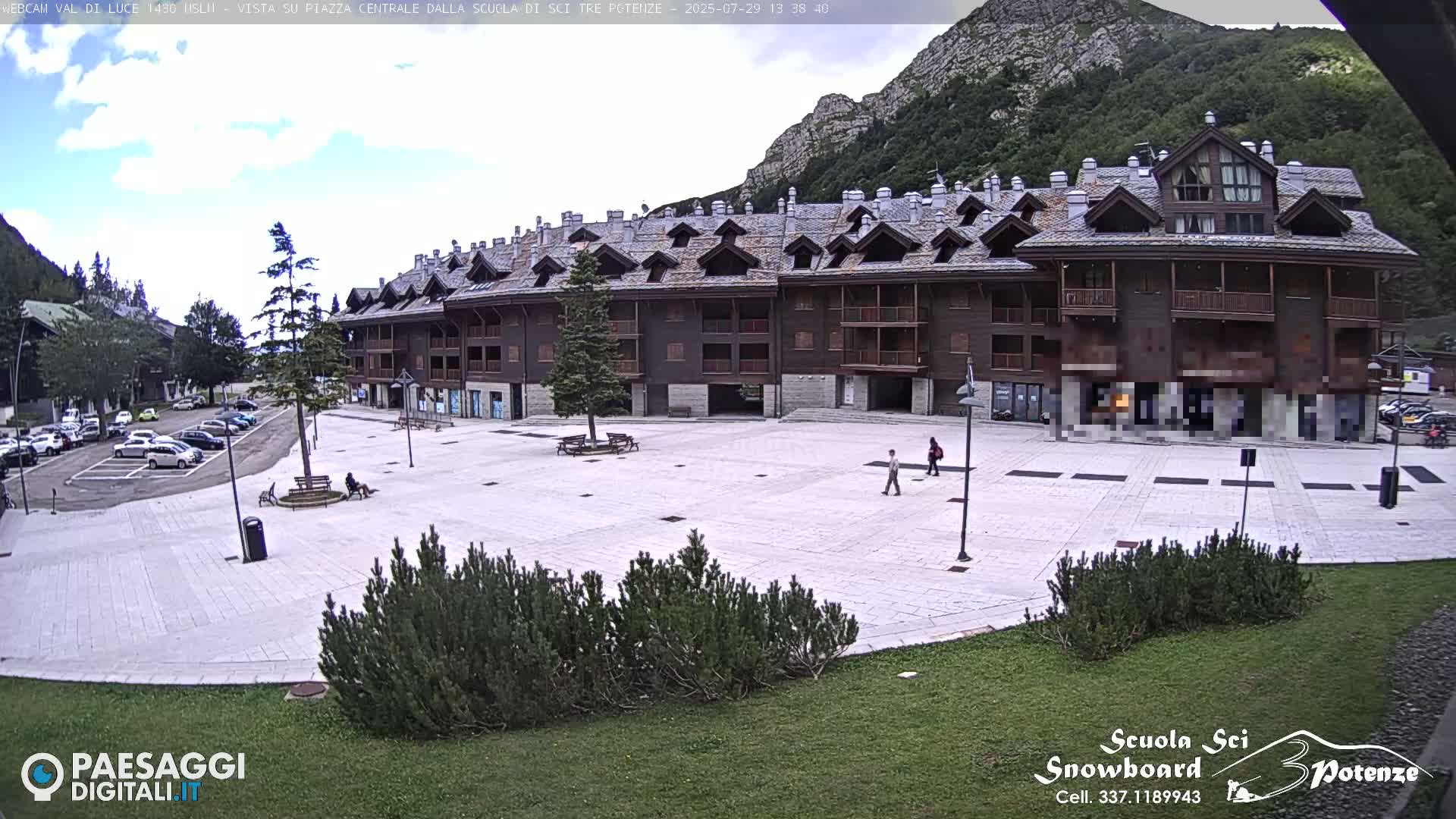 Abetone Val di Luce  Main Square Live Cam - Pistoia, Tuscany, Italy
