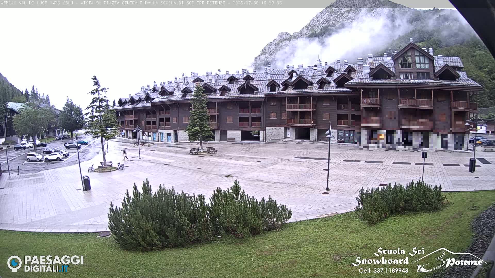 Abetone Val di Luce  Main Square Live Cam - Pistoia, Tuscany, Italy