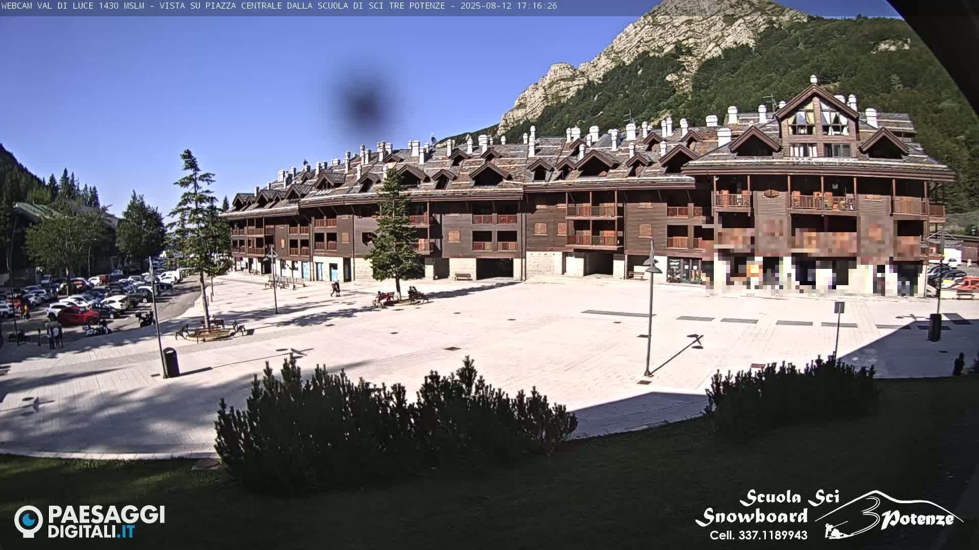 Abetone Val di Luce  Main Square Live Cam - Pistoia, Tuscany, Italy