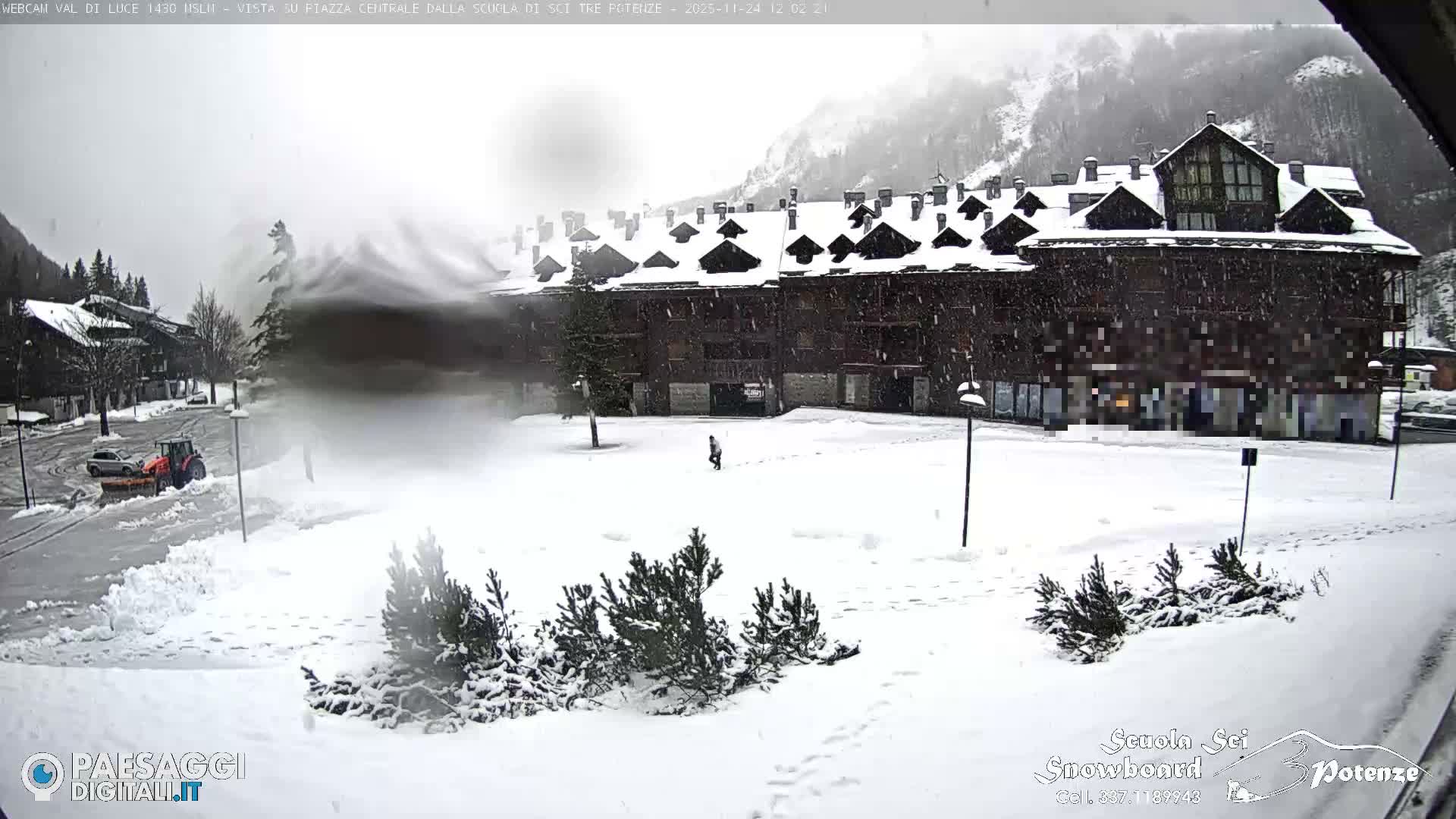 Abetone Val di Luce  Main Square Live Cam - Pistoia, Tuscany, Italy