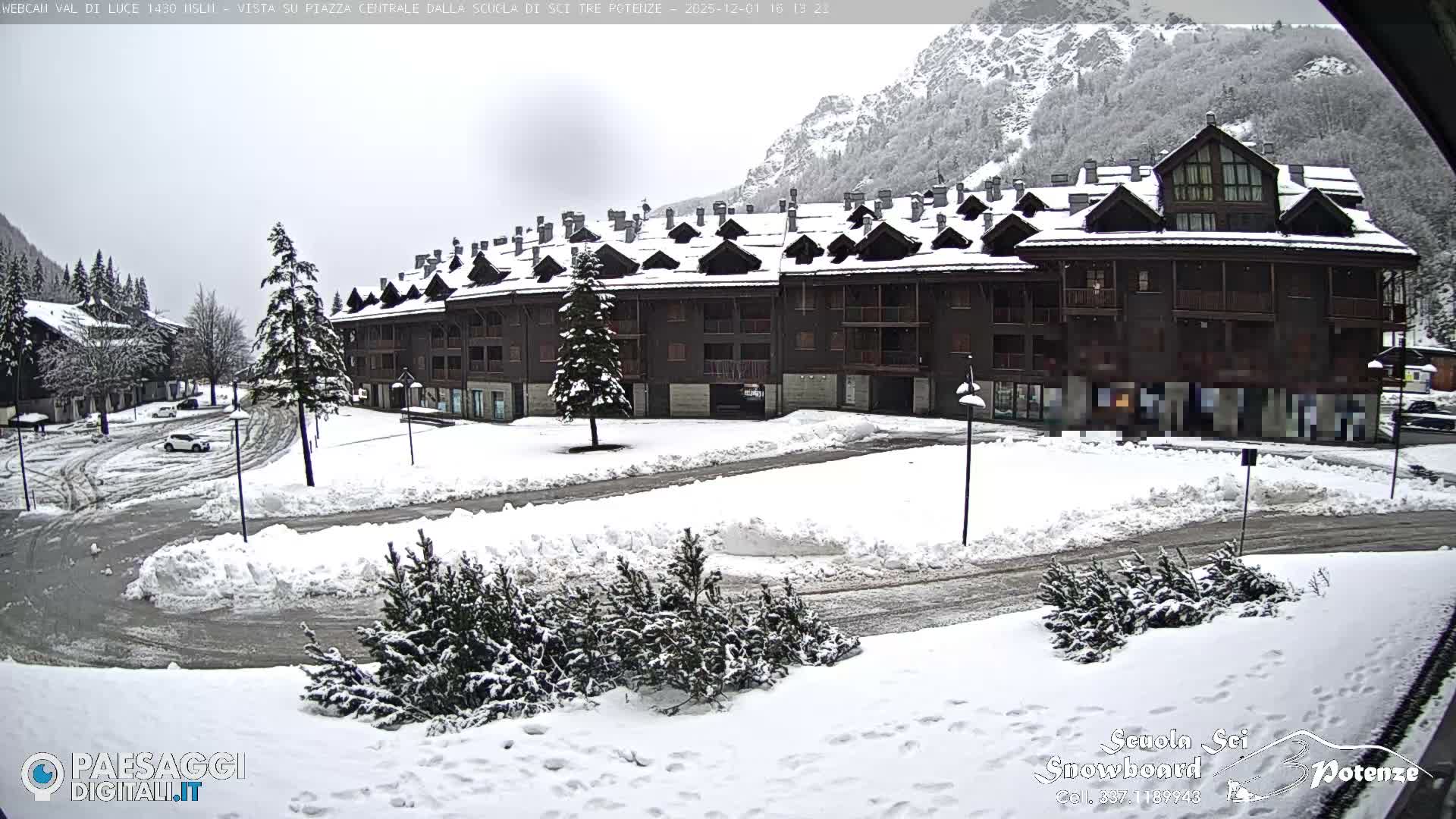 Abetone Val di Luce  Main Square Live Cam - Pistoia, Tuscany, Italy