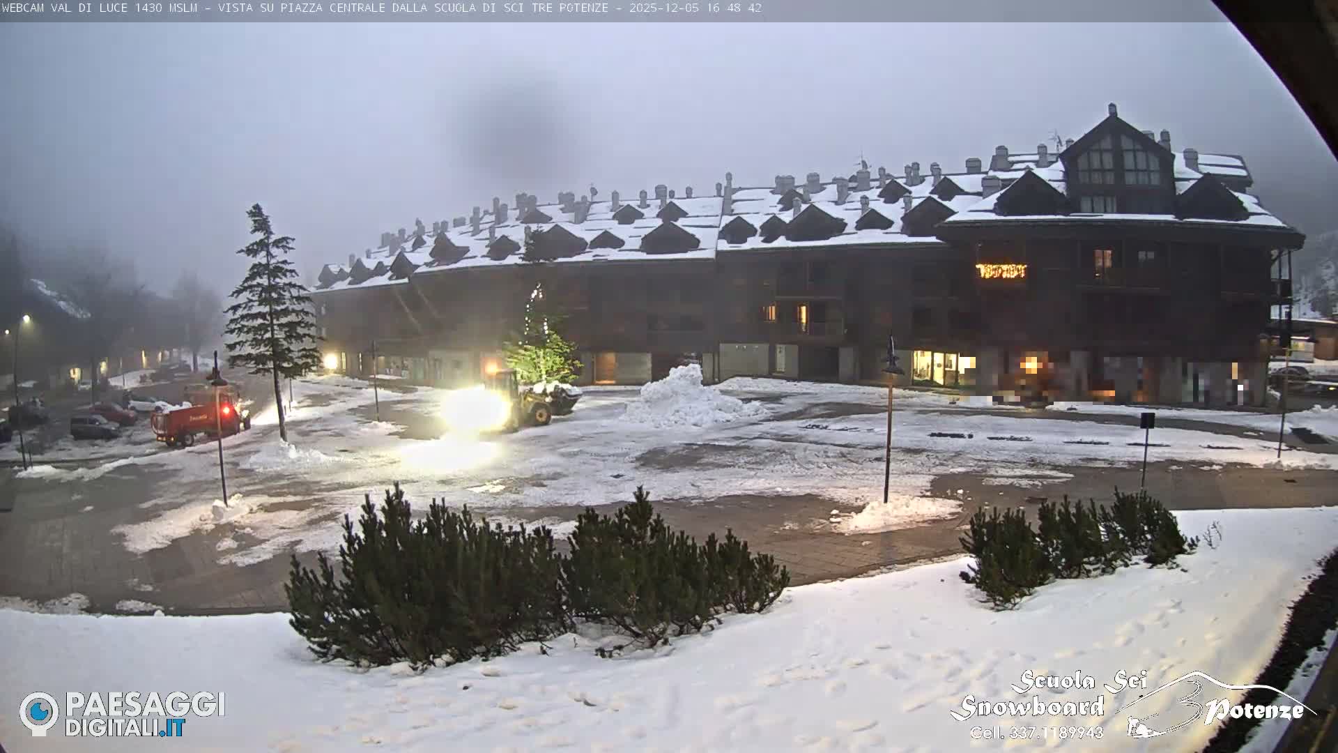 Abetone Val di Luce  Main Square Live Cam - Pistoia, Tuscany, Italy