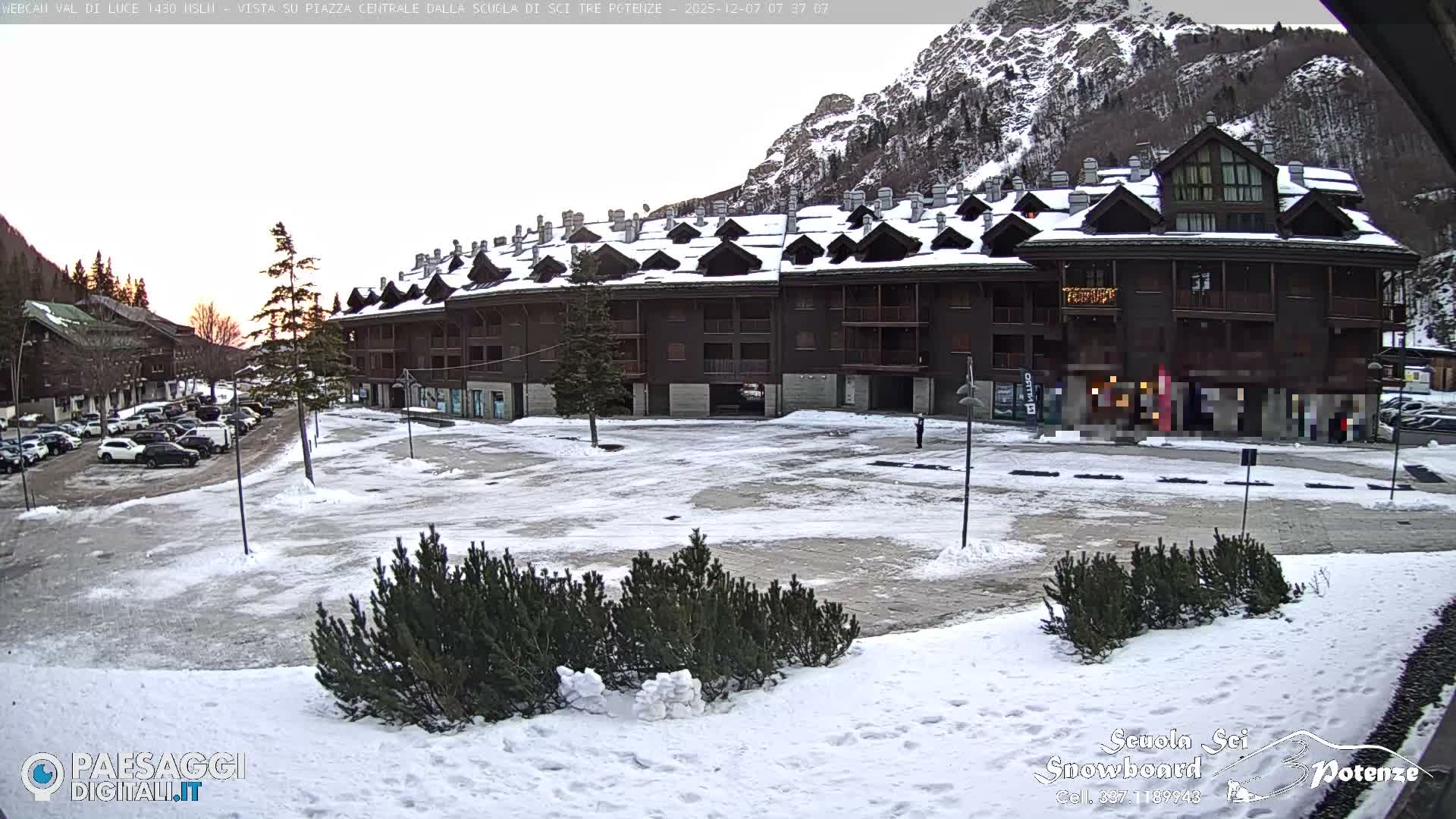 Abetone Val di Luce  Main Square Live Cam - Pistoia, Tuscany, Italy