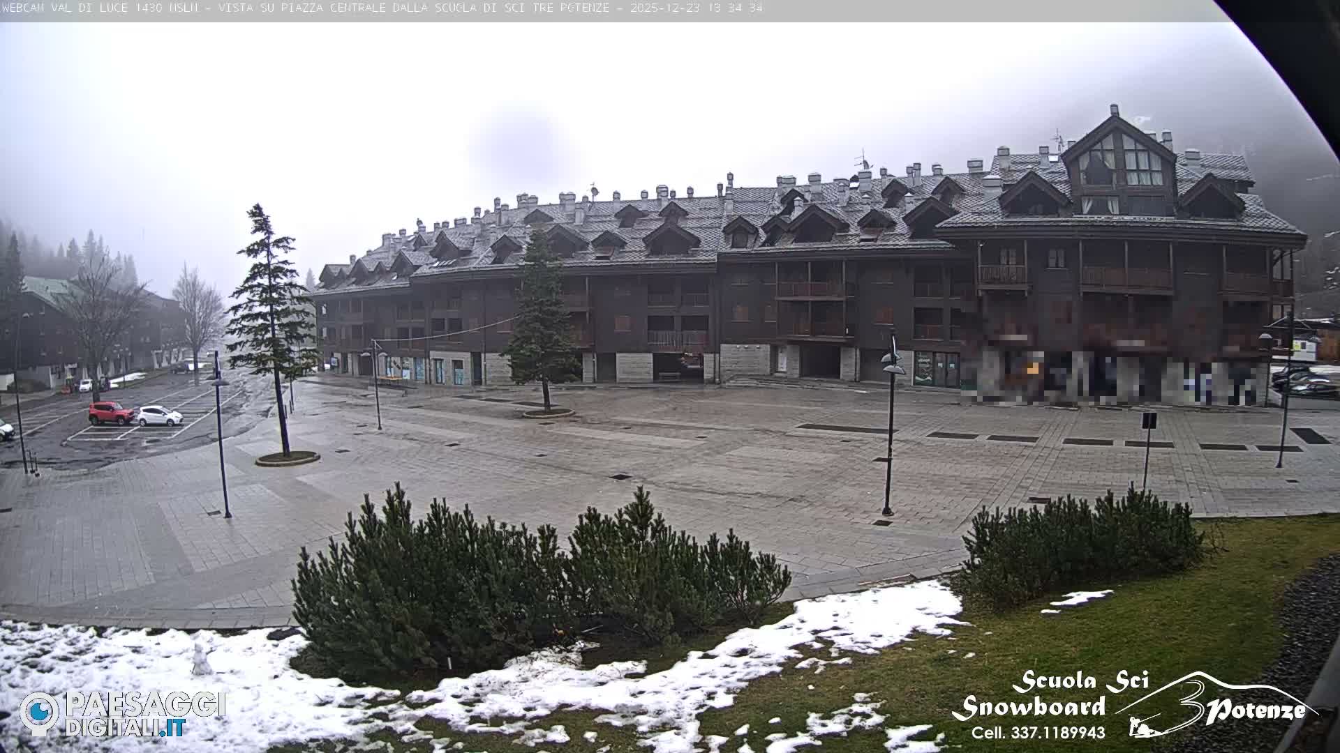 Abetone Val di Luce  Main Square Live Cam - Pistoia, Tuscany, Italy