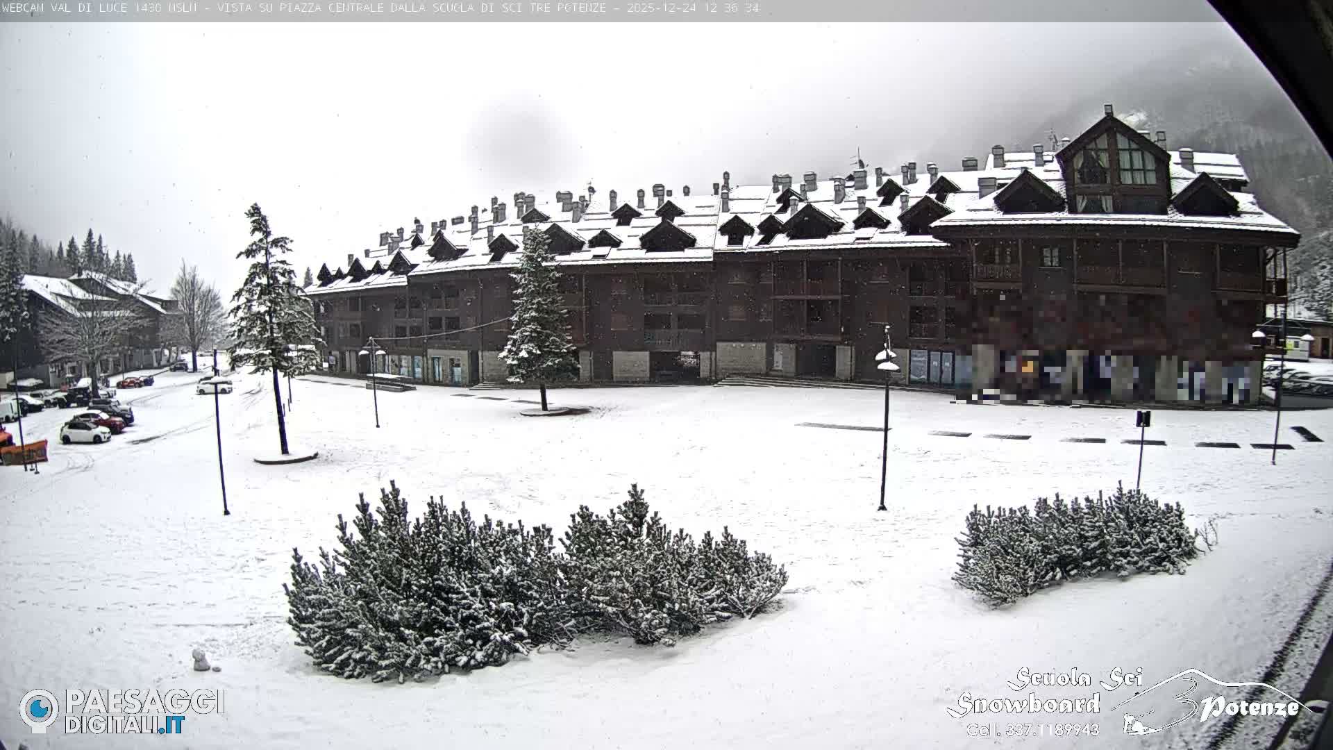 Abetone Val di Luce  Main Square Live Cam - Pistoia, Tuscany, Italy