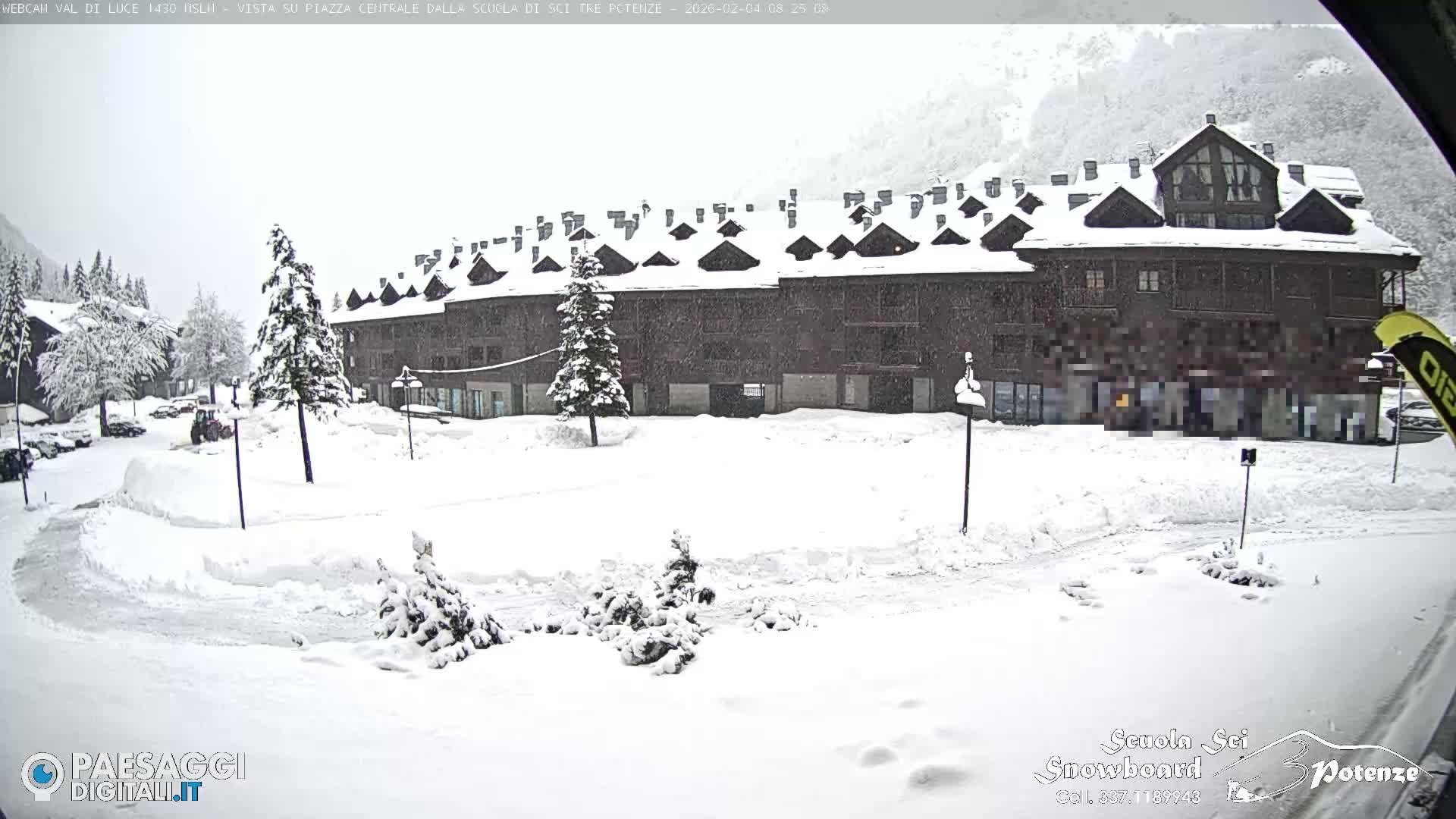 Abetone Val di Luce  Main Square Live Cam - Pistoia, Tuscany, Italy