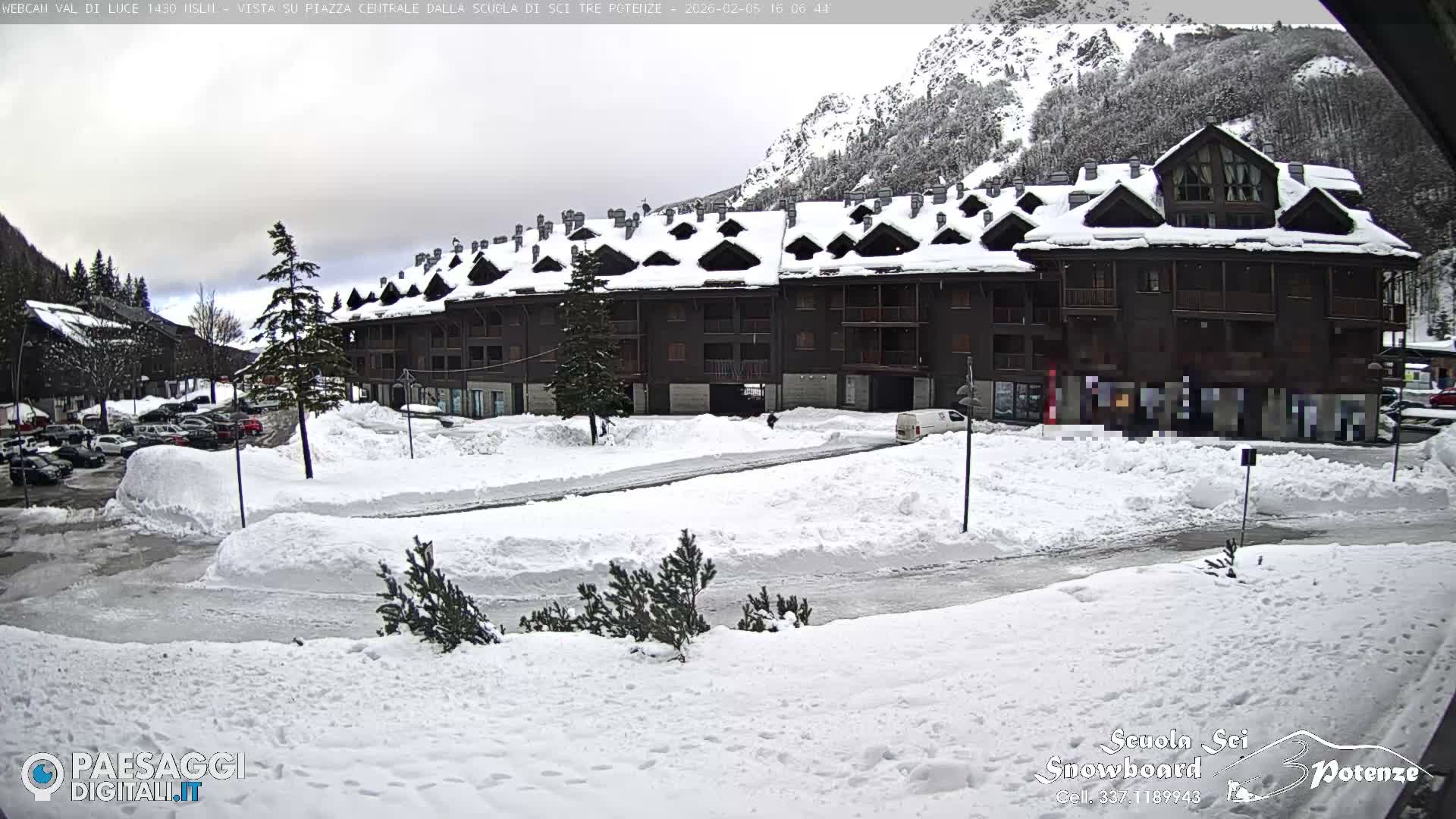 Abetone Val di Luce  Main Square Live Cam - Pistoia, Tuscany, Italy
