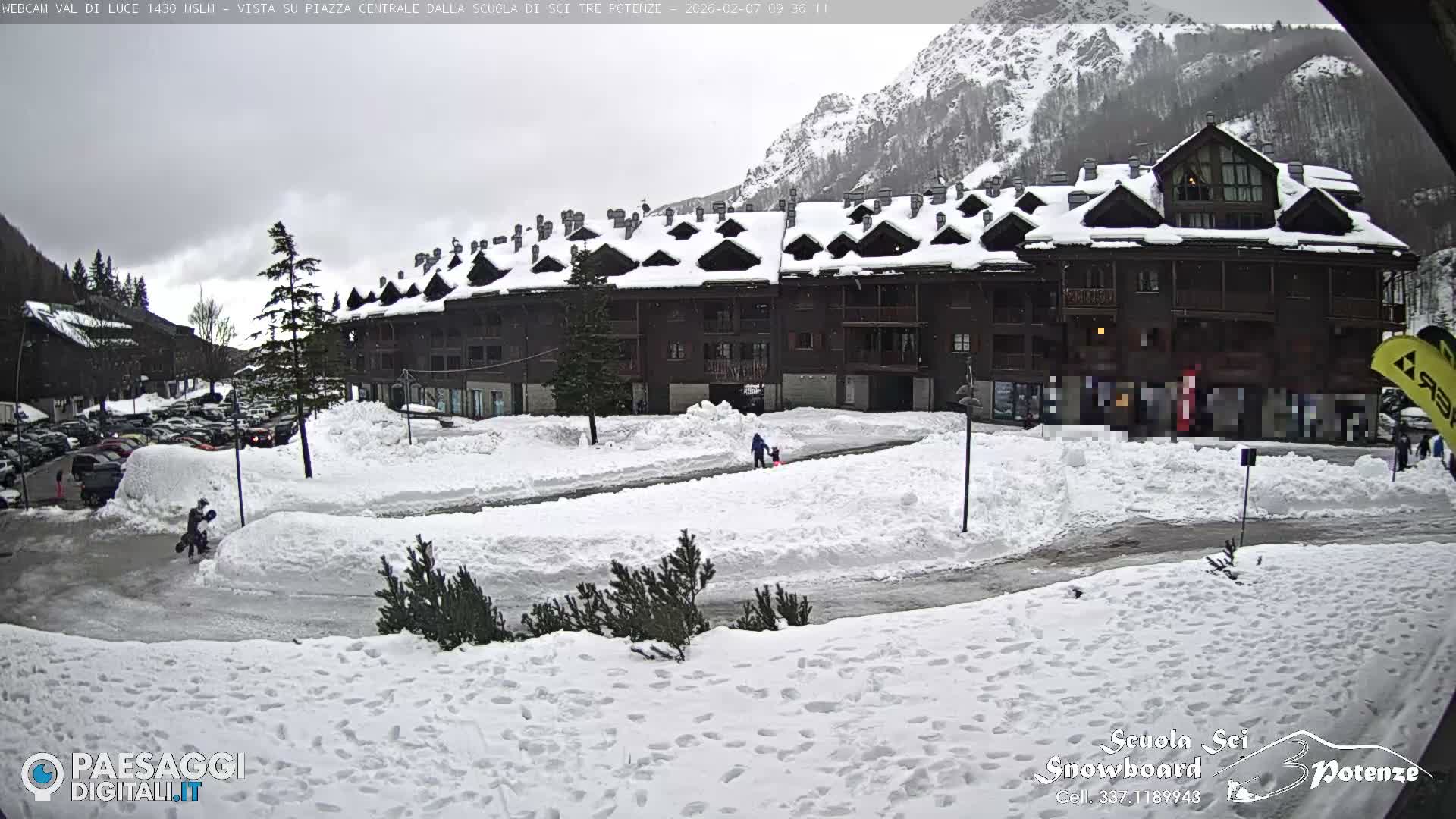 Abetone Val di Luce  Main Square Live Cam - Pistoia, Tuscany, Italy
