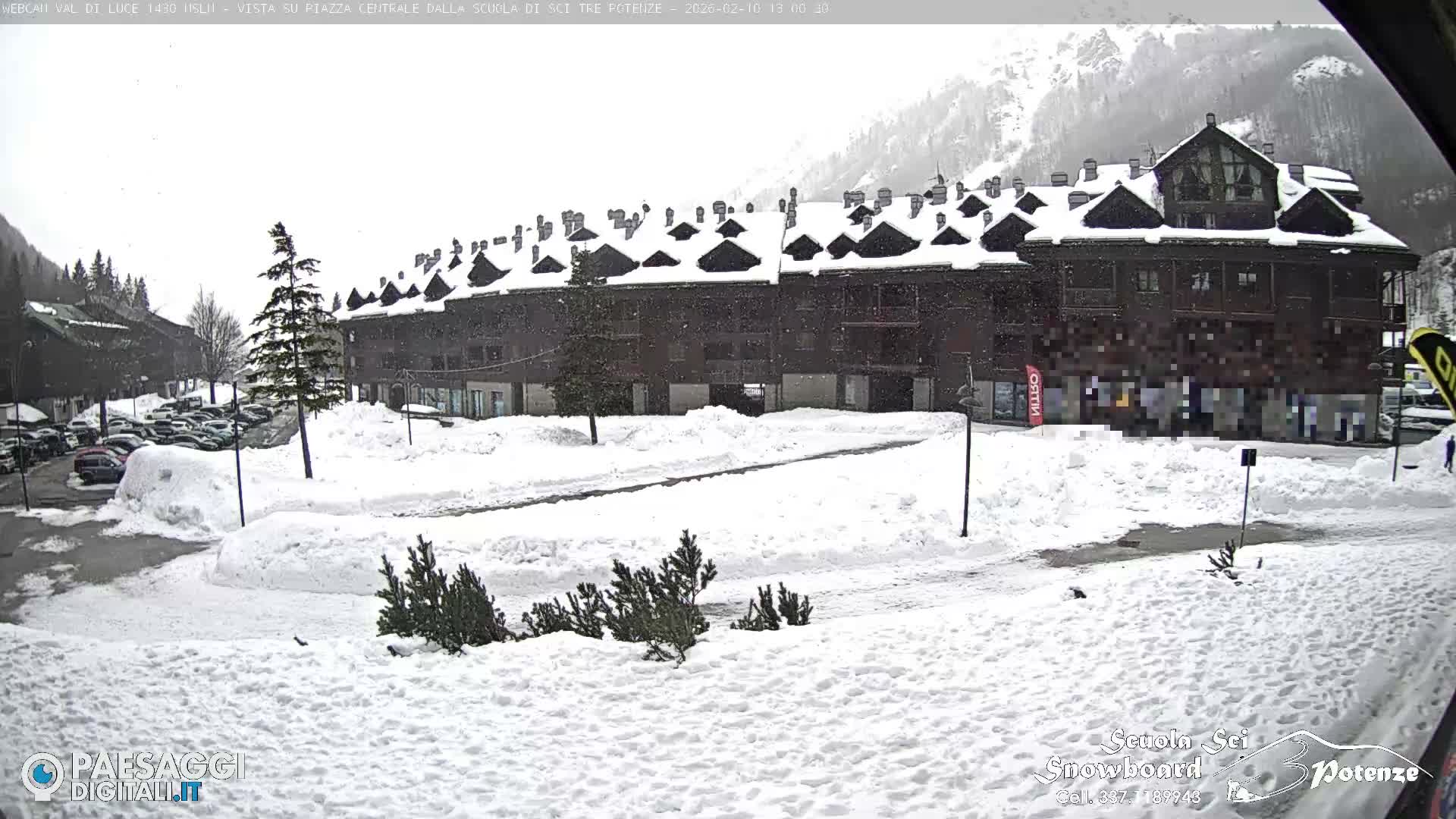 Abetone Val di Luce  Main Square Live Cam - Pistoia, Tuscany, Italy