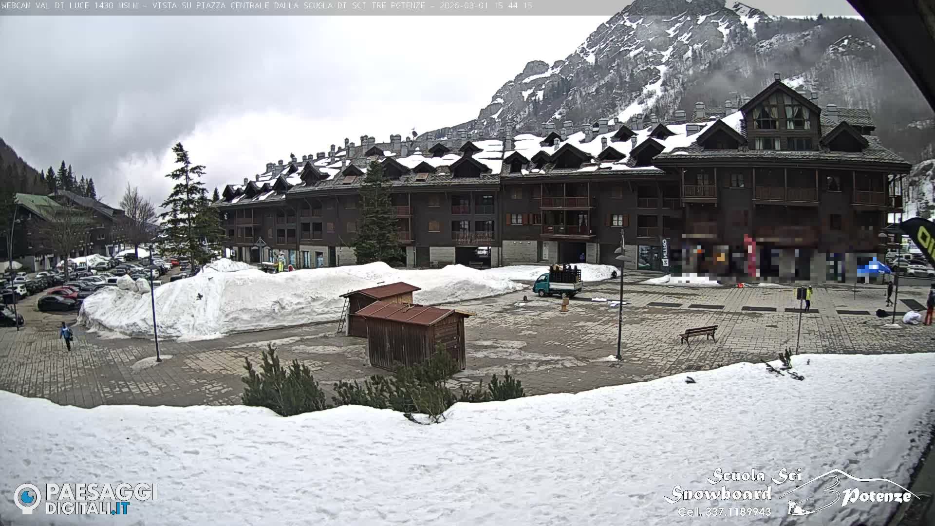 Abetone Val di Luce  Main Square Live Cam - Pistoia, Tuscany, Italy