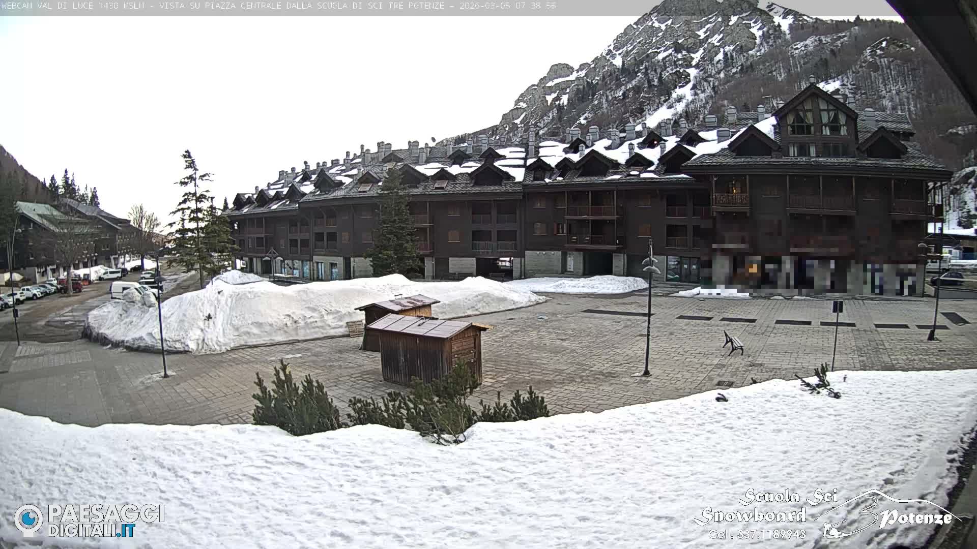Abetone Val di Luce  Main Square Live Cam - Pistoia, Tuscany, Italy