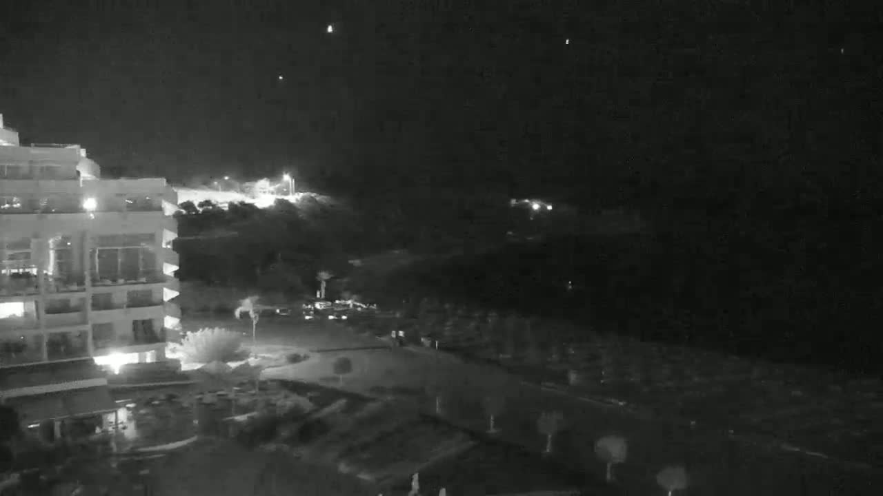 Rhodes, Paralia Faliraki Beach Northeast End Live Cam - Ammoudes, Rhodes (Ródos), Dodacanese,  South Aegean (Periféreia Notíou Aigaíou), Greece