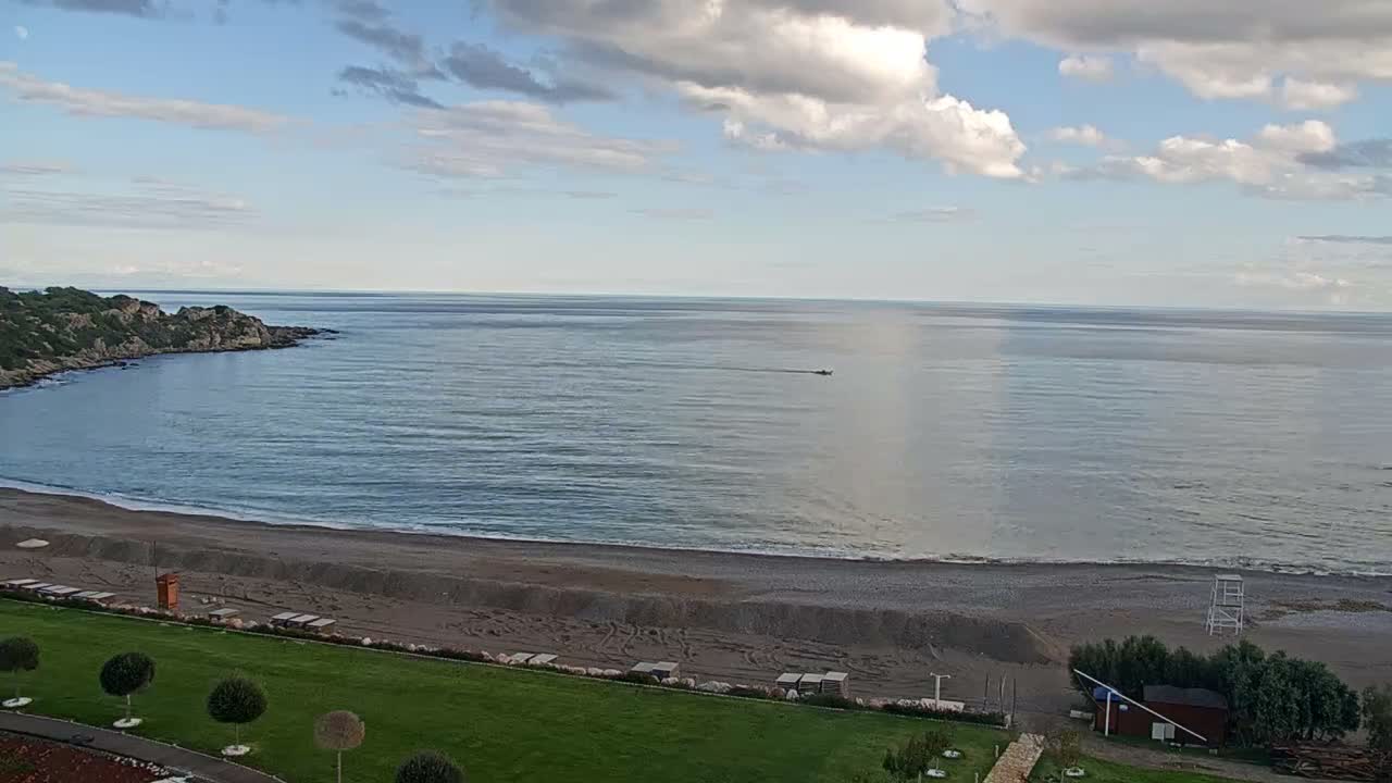 Rhodes, Paralia Faliraki Beach Northeast End Live Cam - Ammoudes, Rhodes (Ródos), Dodacanese,  South Aegean (Periféreia Notíou Aigaíou), Greece