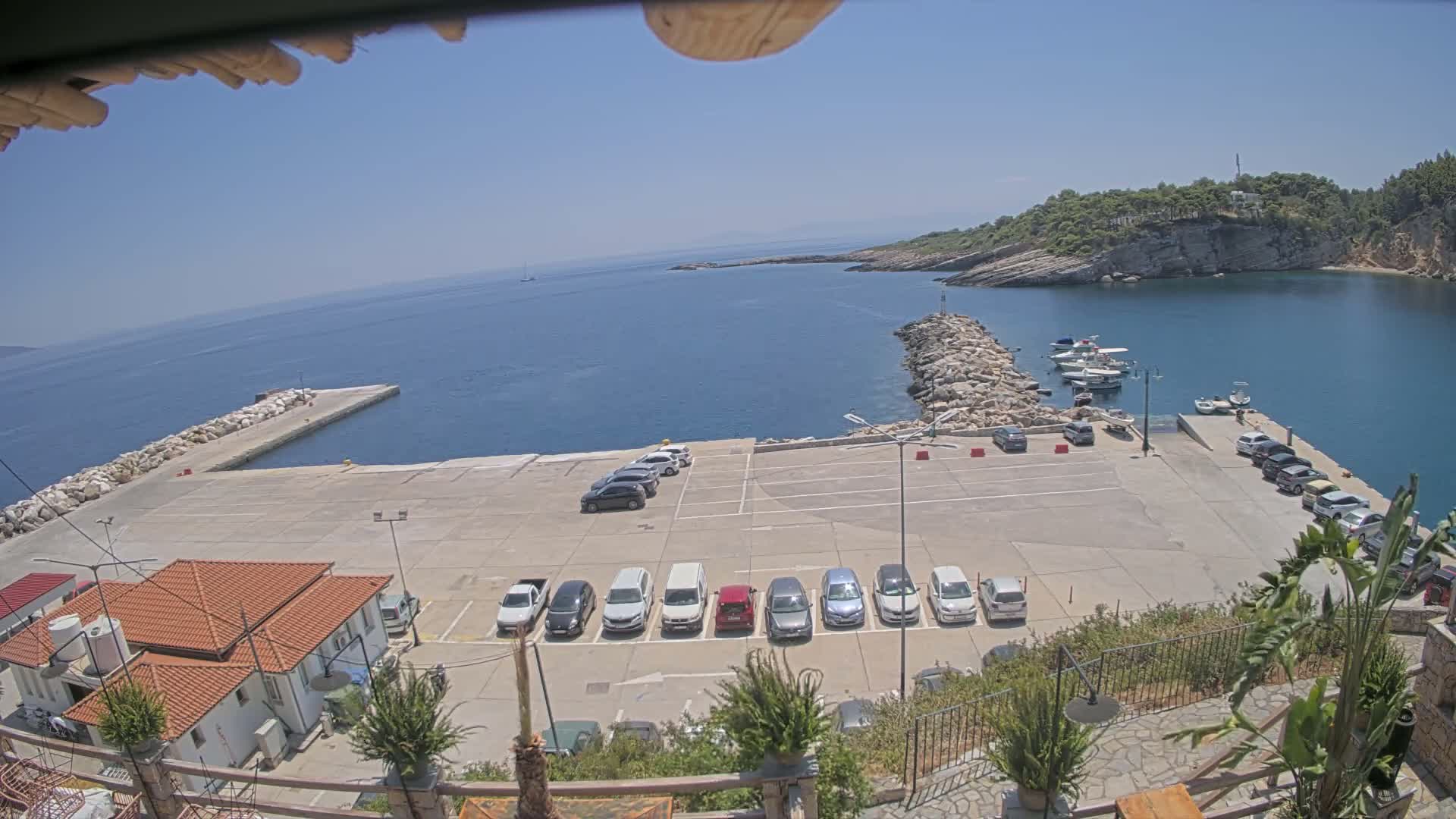 Patitiri, Alonnisos Commercial Port Live Cam - Pattiri, Alonnisos, Sporades, Thessaly & Central Greece (Thessalía), Greece