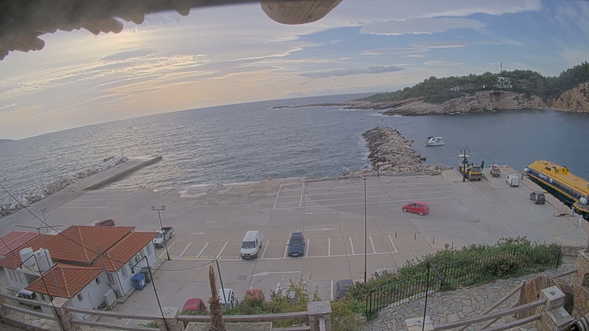 Patitiri, Alonnisos Commercial Port Live Cam - Pattiri, Alonnisos, Sporades, Thessaly & Central Greece (Thessalía), Greece