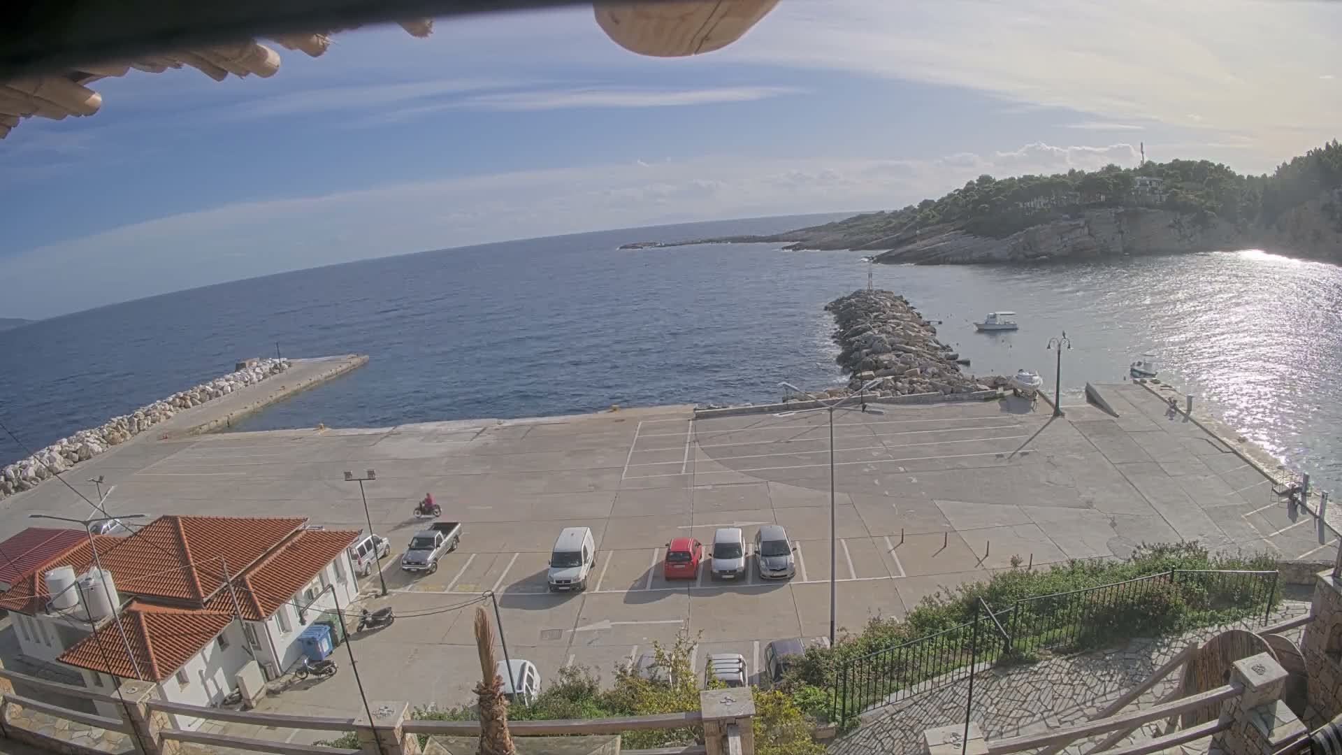 Patitiri, Alonnisos Commercial Port Live Cam - Pattiri, Alonnisos, Sporades, Thessaly & Central Greece (Thessalía), Greece