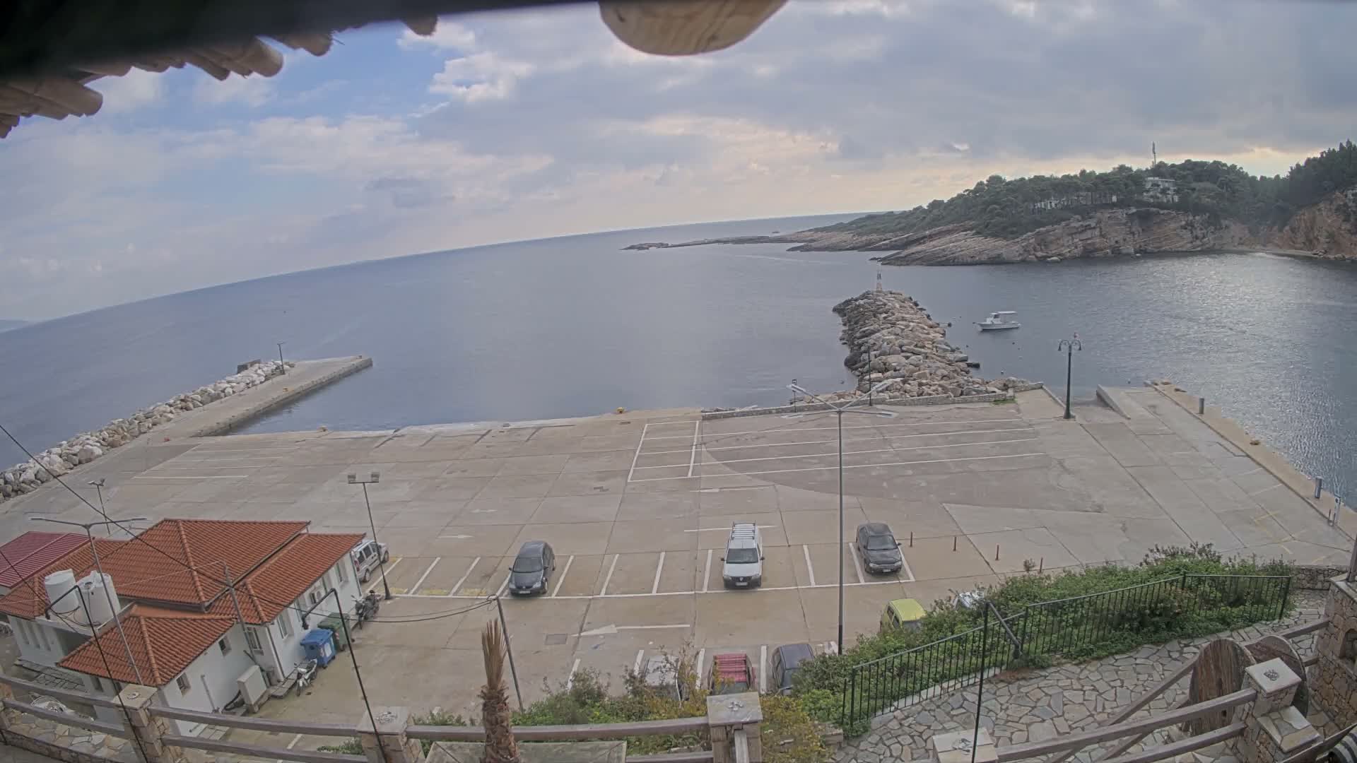 Patitiri, Alonnisos Commercial Port Live Cam - Pattiri, Alonnisos, Sporades, Thessaly & Central Greece (Thessalía), Greece