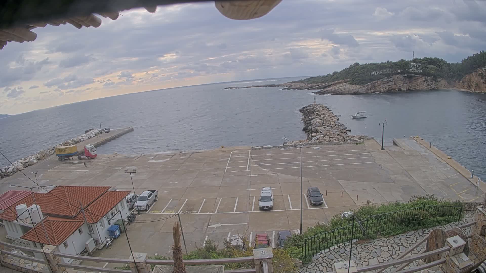 Patitiri, Alonnisos Commercial Port Live Cam - Pattiri, Alonnisos, Sporades, Thessaly & Central Greece (Thessalía), Greece