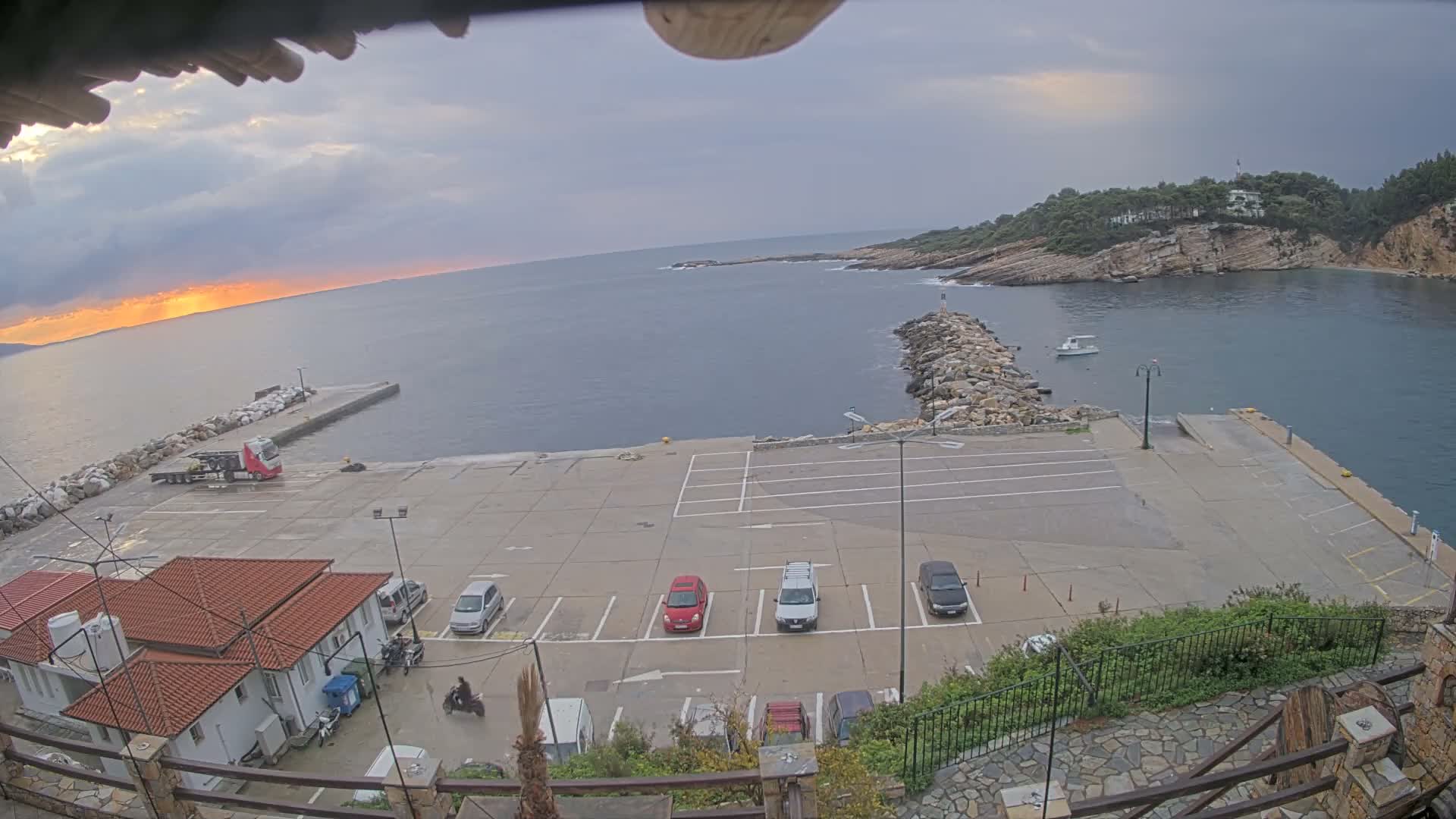 Patitiri, Alonnisos Commercial Port Live Cam - Pattiri, Alonnisos, Sporades, Thessaly & Central Greece (Thessalía), Greece