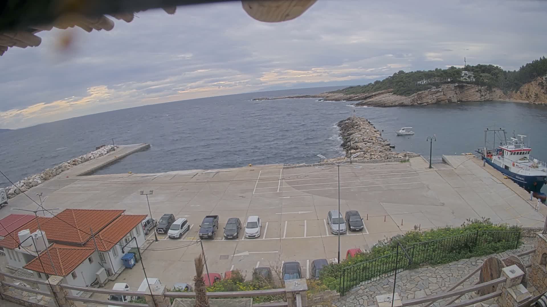 Patitiri, Alonnisos Commercial Port Live Cam - Pattiri, Alonnisos, Sporades, Thessaly & Central Greece (Thessalía), Greece