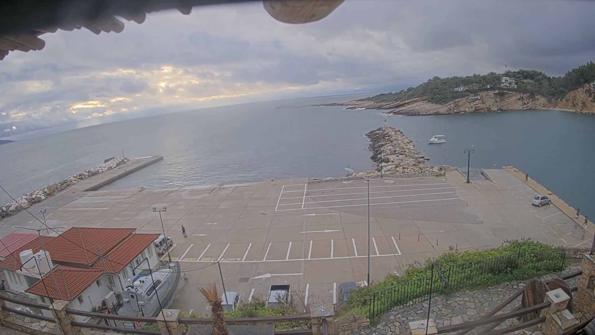 Patitiri, Alonnisos Commercial Port Live Cam - Pattiri, Alonnisos, Sporades, Thessaly & Central Greece (Thessalía), Greece