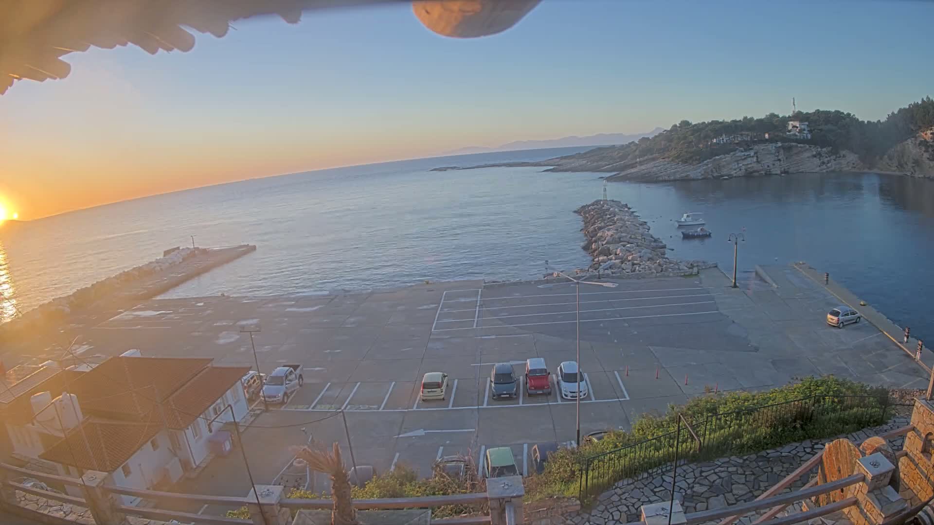 Patitiri, Alonnisos Commercial Port Live Cam - Pattiri, Alonnisos, Sporades, Thessaly & Central Greece (Thessalía), Greece