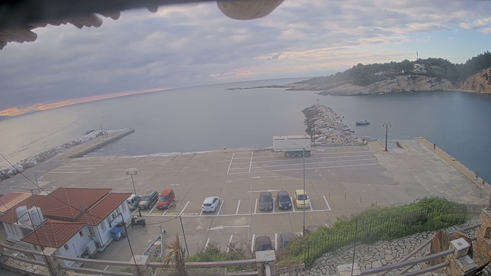 Patitiri, Alonnisos Commercial Port Live Cam - Pattiri, Alonnisos, Sporades, Thessaly & Central Greece (Thessalía), Greece