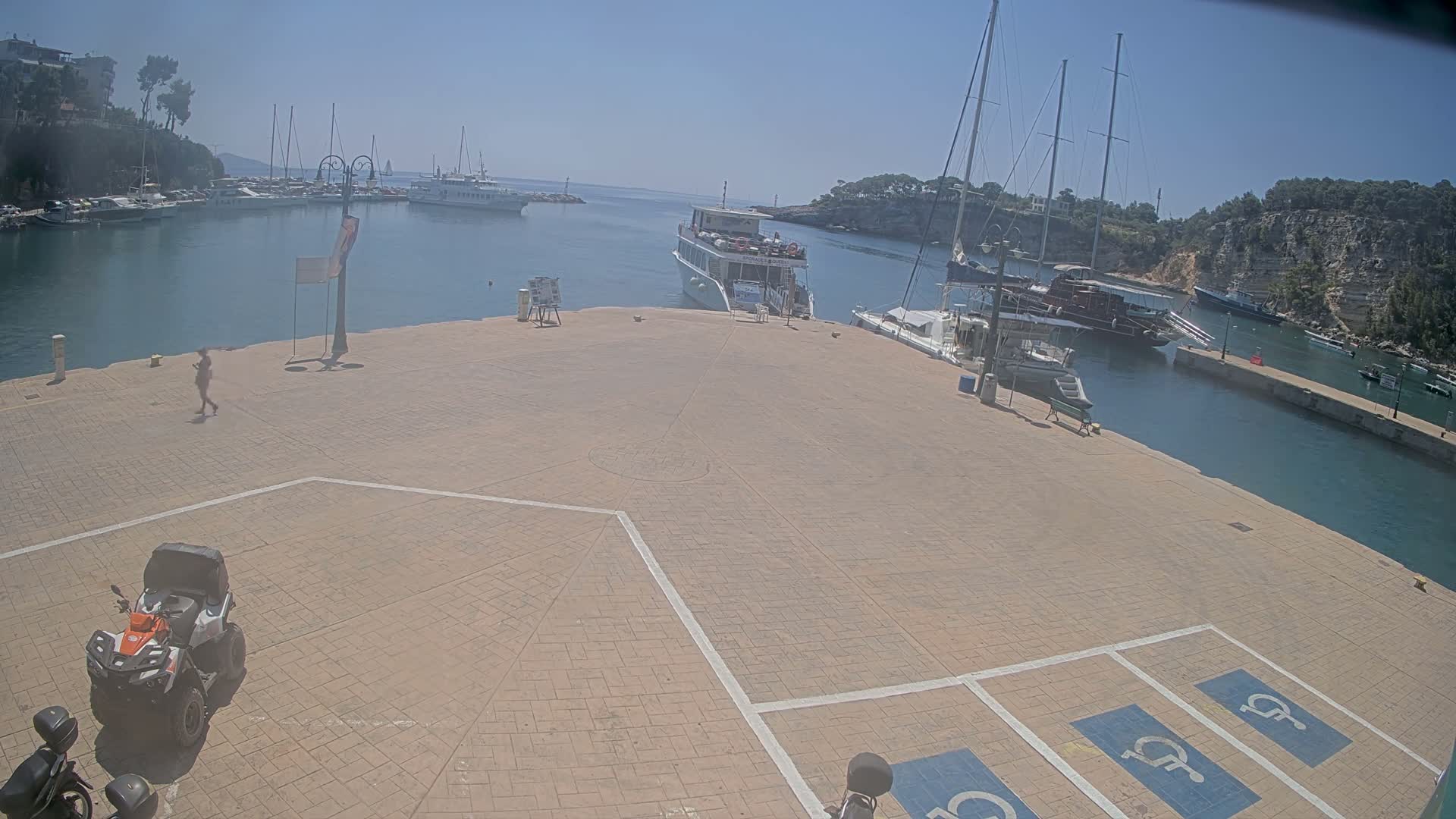 Patitiri, Alonnisos Marine Live Cam - Pattiri, Alonnisos, Sporades, Thessaly & Central Greece (Thessalía), Greece