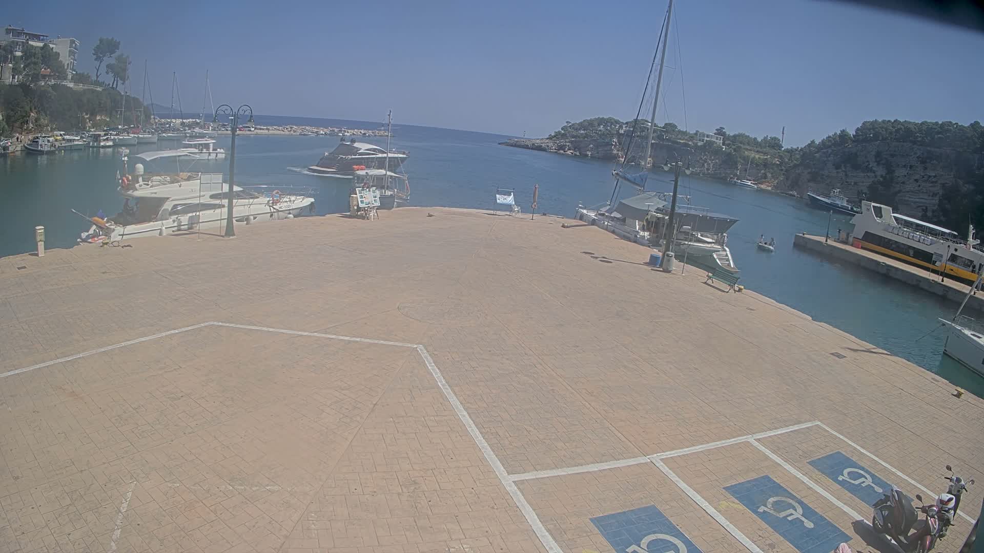 Patitiri, Alonnisos Marine Live Cam - Pattiri, Alonnisos, Sporades, Thessaly & Central Greece (Thessalía), Greece