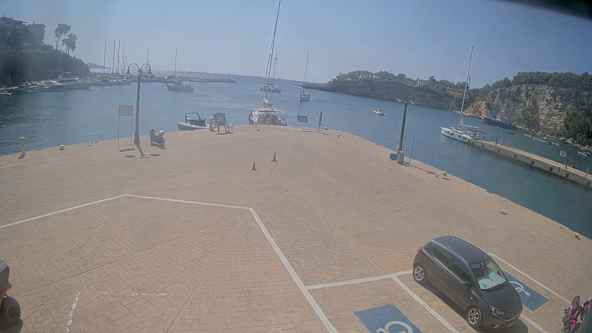 Patitiri, Alonnisos Marine Live Cam - Pattiri, Alonnisos, Sporades, Thessaly & Central Greece (Thessalía), Greece