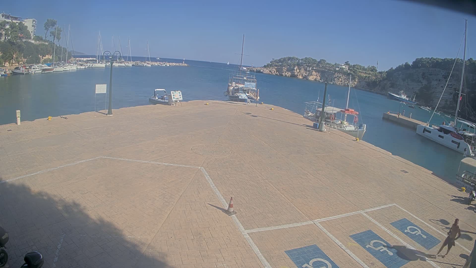 Patitiri, Alonnisos Marine Live Cam - Pattiri, Alonnisos, Sporades, Thessaly & Central Greece (Thessalía), Greece