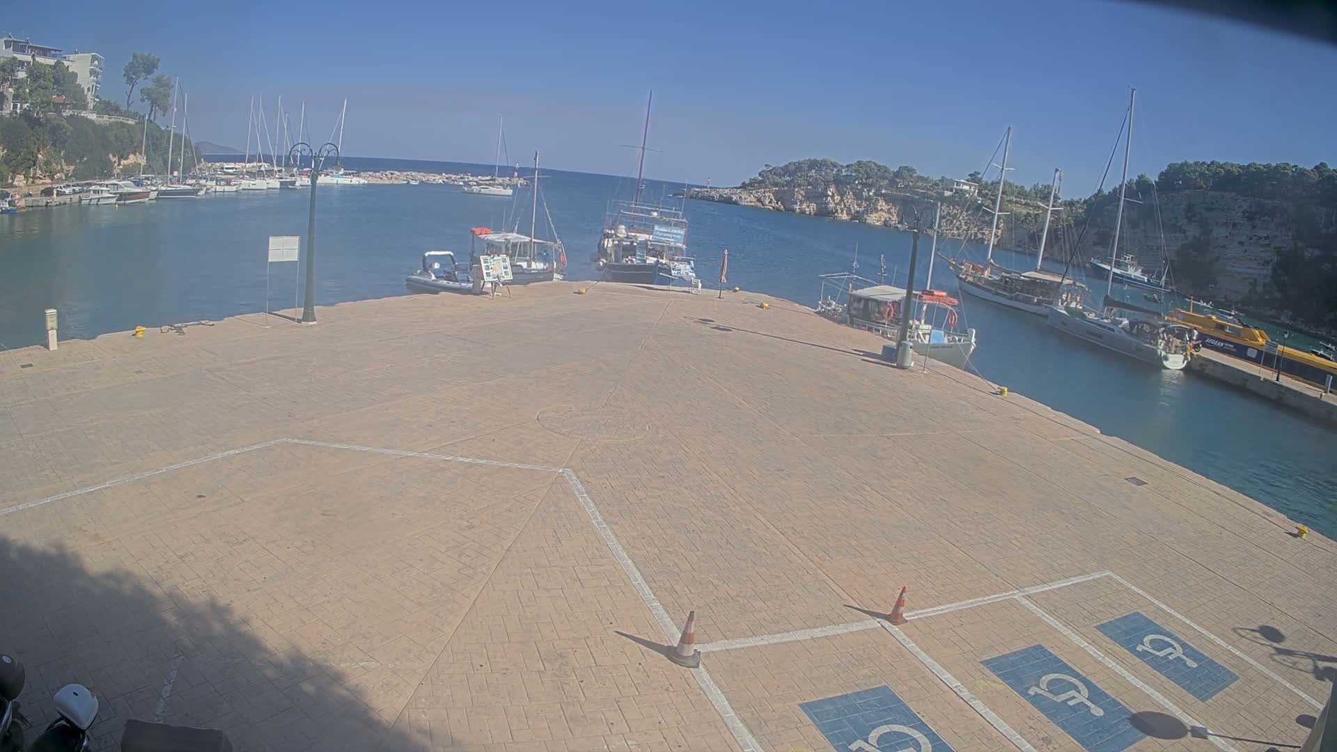 Patitiri, Alonnisos Marine Live Cam - Pattiri, Alonnisos, Sporades, Thessaly & Central Greece (Thessalía), Greece