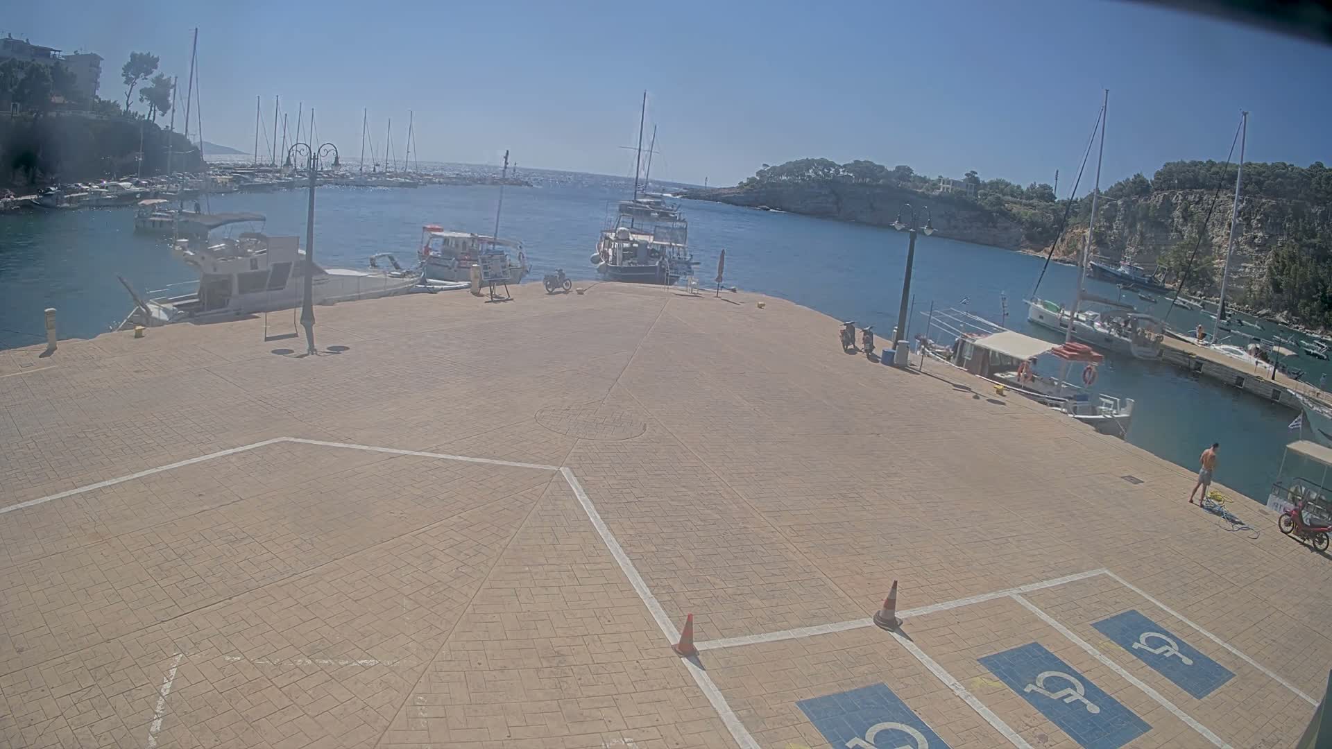 Patitiri, Alonnisos Marine Live Cam - Pattiri, Alonnisos, Sporades, Thessaly & Central Greece (Thessalía), Greece