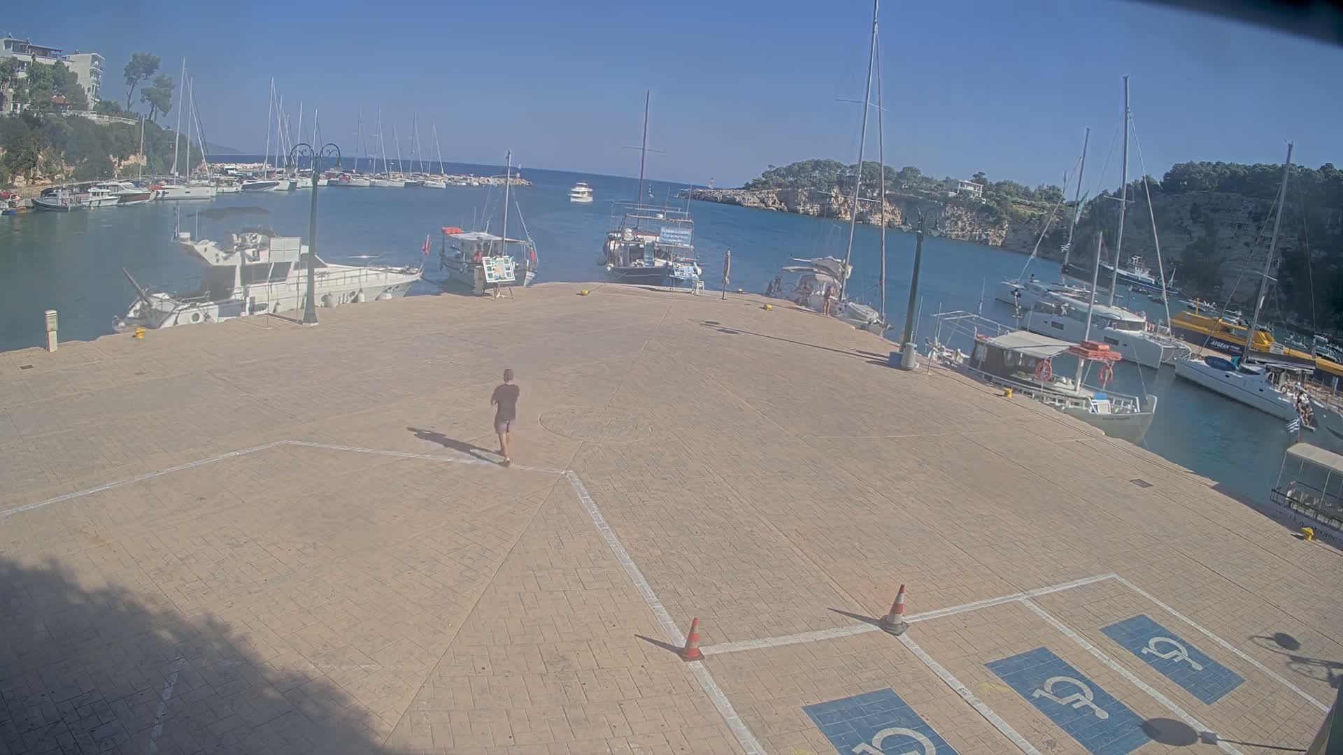 Patitiri, Alonnisos Marine Live Cam - Pattiri, Alonnisos, Sporades, Thessaly & Central Greece (Thessalía), Greece