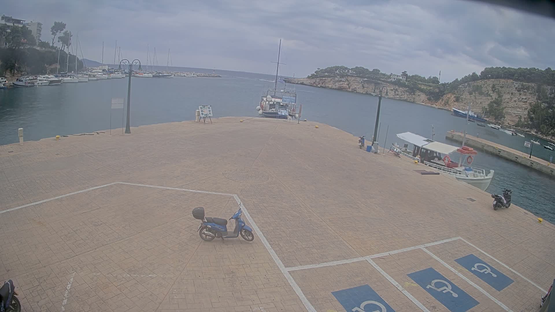 Patitiri, Alonnisos Marine Live Cam - Pattiri, Alonnisos, Sporades, Thessaly & Central Greece (Thessalía), Greece