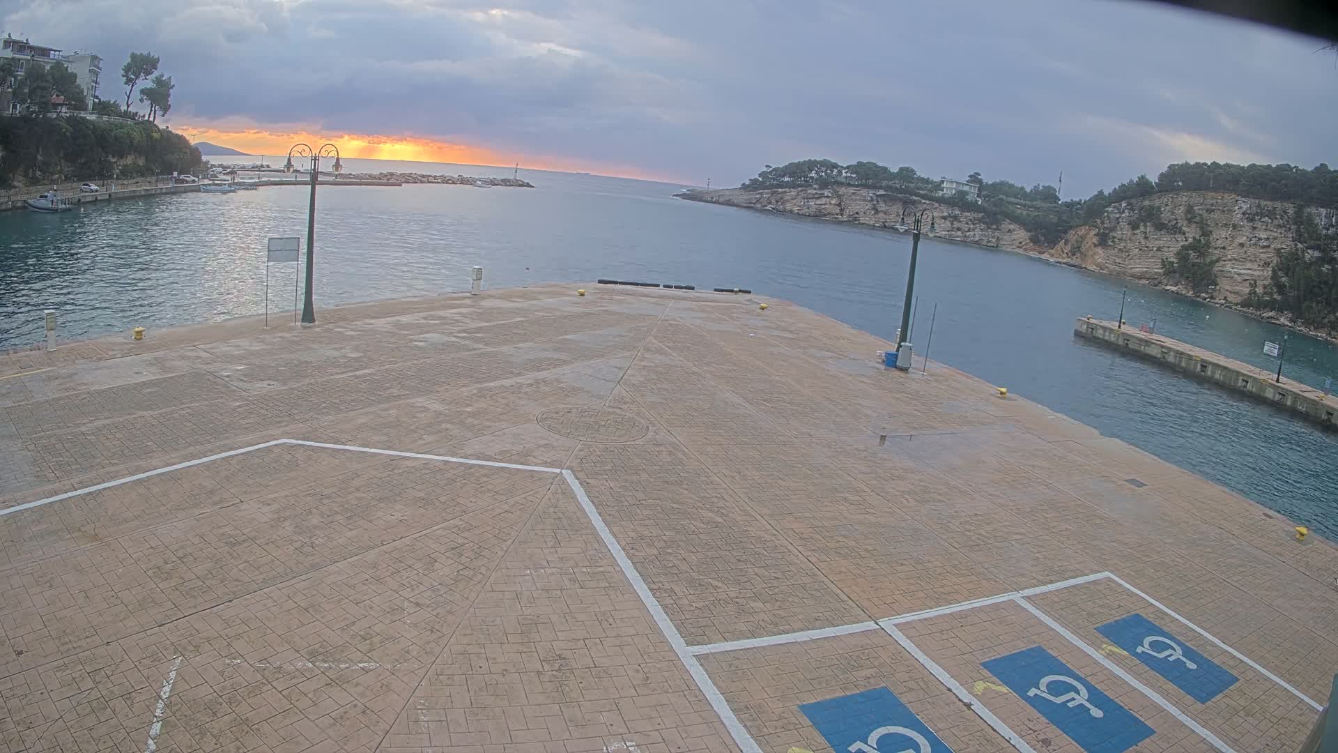 Patitiri, Alonnisos Marine Live Cam - Pattiri, Alonnisos, Sporades, Thessaly & Central Greece (Thessalía), Greece