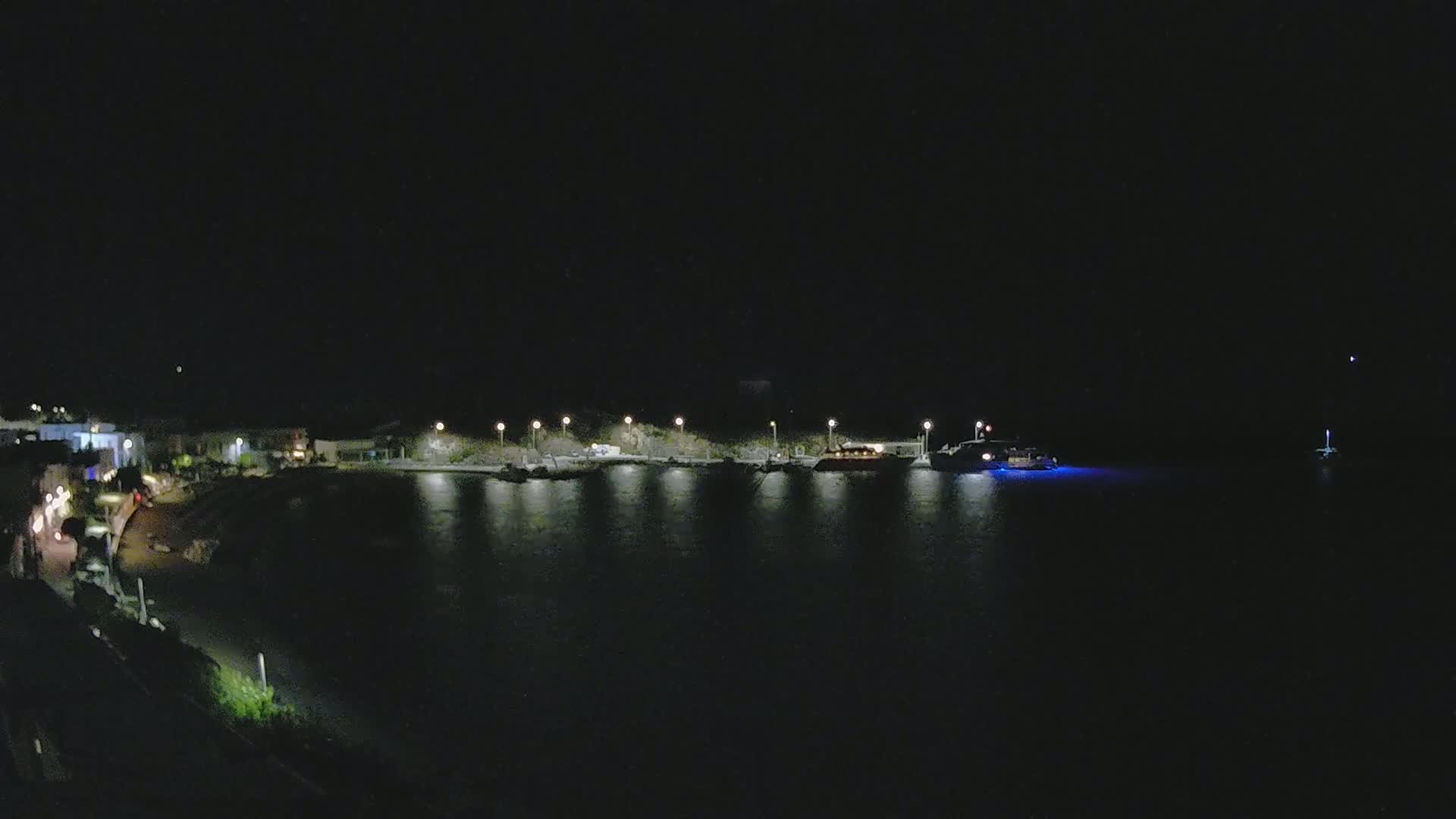 Kythira Island, Kapsali  Village & Paralia Kapsali Beach Live Cam - Kapsali, Kythira, Islands (Níson), Attica (Attikí), Greece