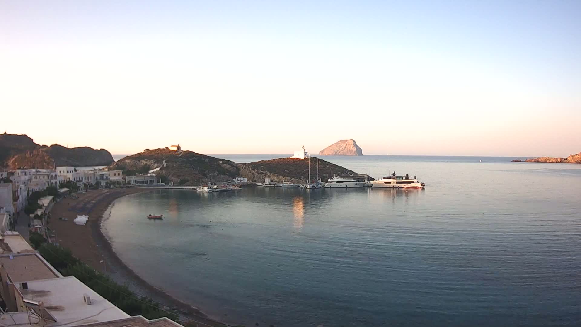 Kythira Island, Kapsali  Village & Paralia Kapsali Beach Live Cam - Kapsali, Kythira, Islands (Níson), Attica (Attikí), Greece
