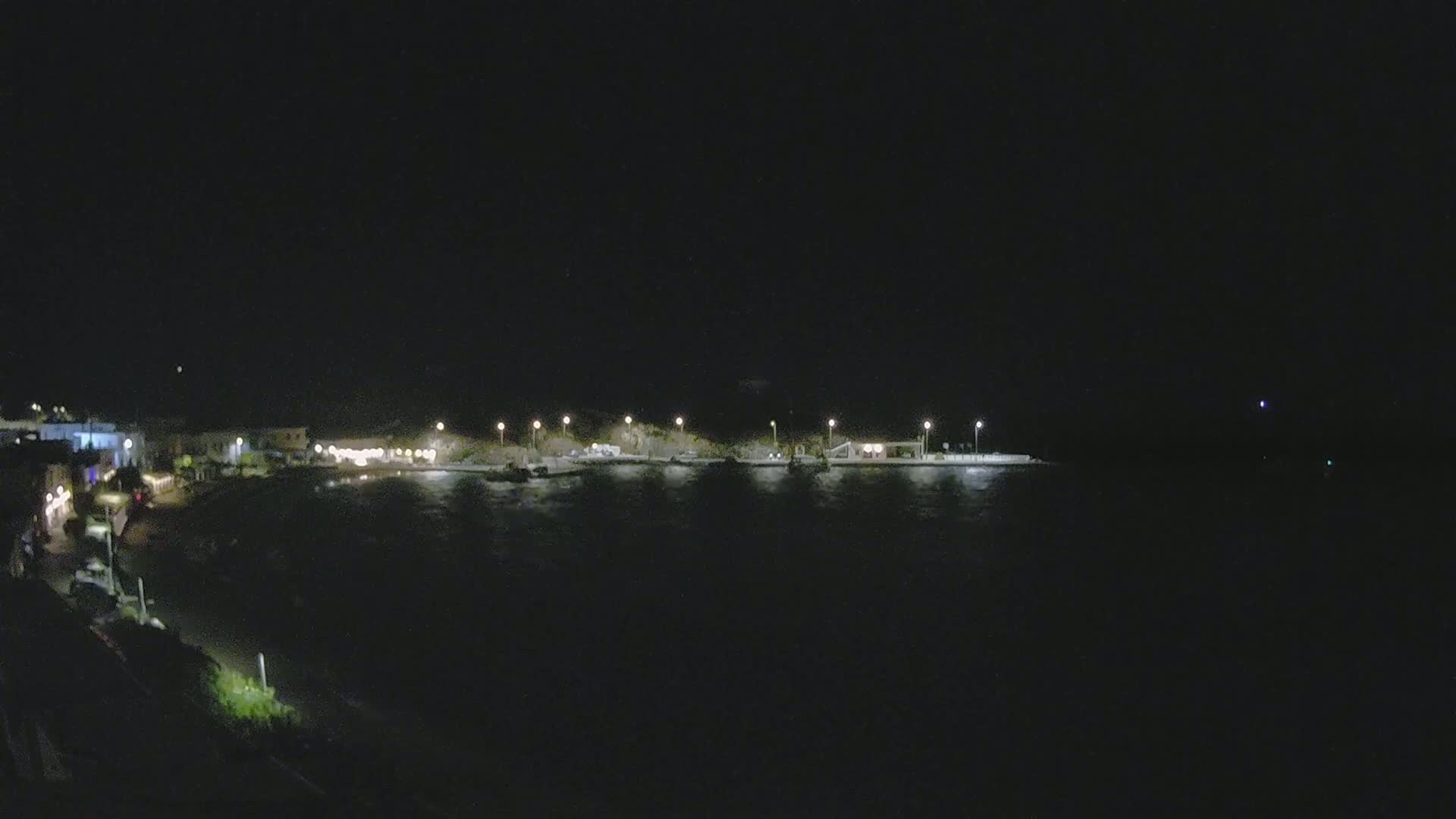 Kythira Island, Kapsali  Village & Paralia Kapsali Beach Live Cam - Kapsali, Kythira, Islands (Níson), Attica (Attikí), Greece