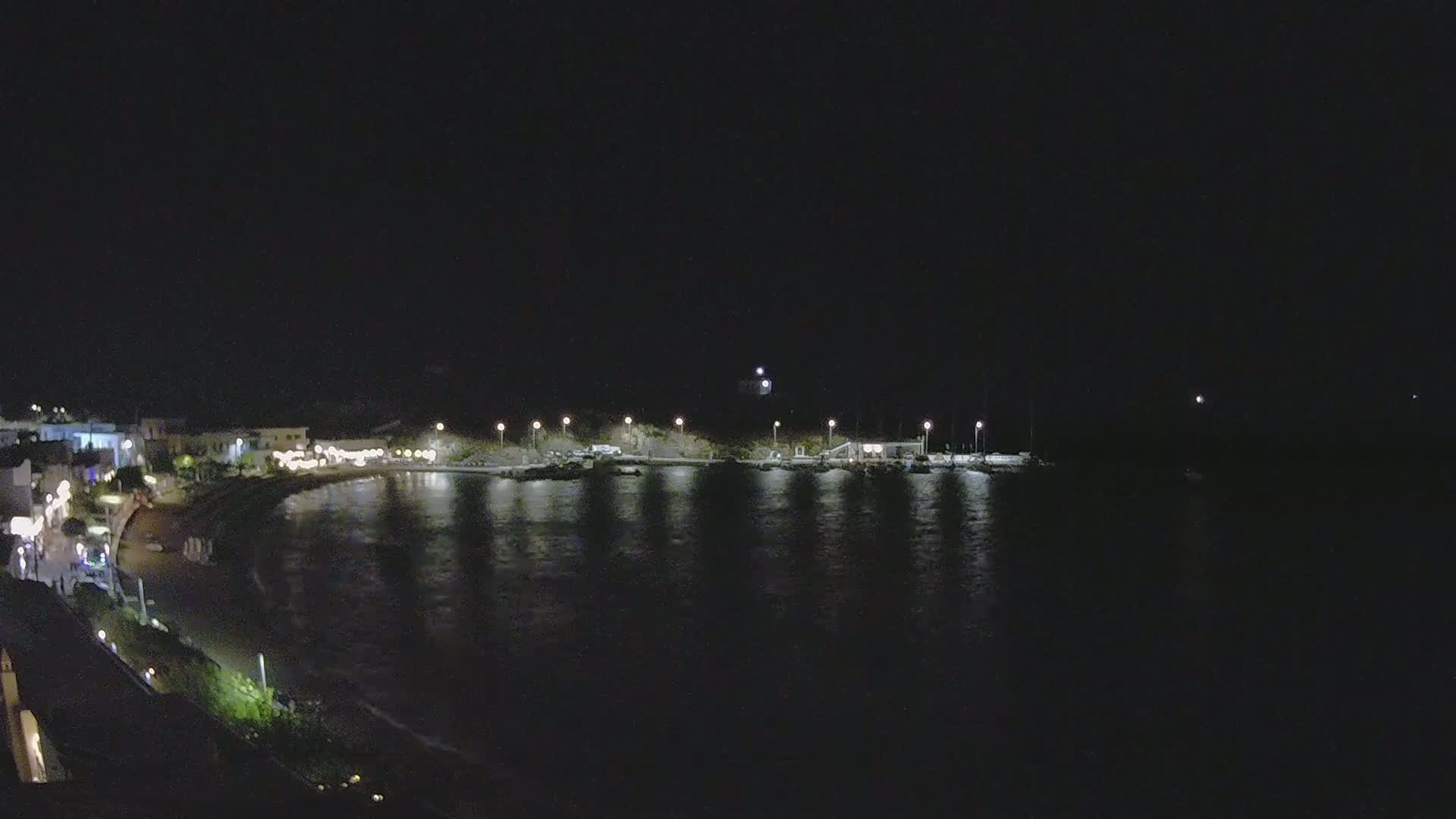 Kythira Island, Kapsali  Village & Paralia Kapsali Beach Live Cam - Kapsali, Kythira, Islands (Níson), Attica (Attikí), Greece