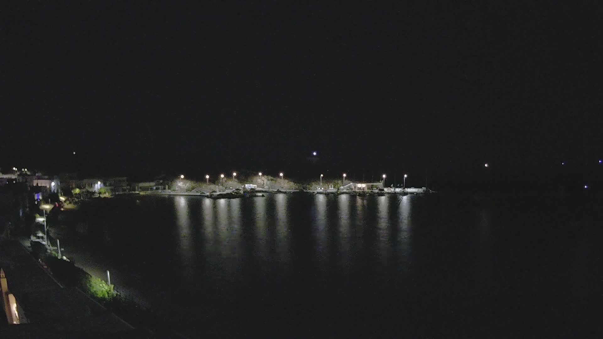 Kythira Island, Kapsali  Village & Paralia Kapsali Beach Live Cam - Kapsali, Kythira, Islands (Níson), Attica (Attikí), Greece