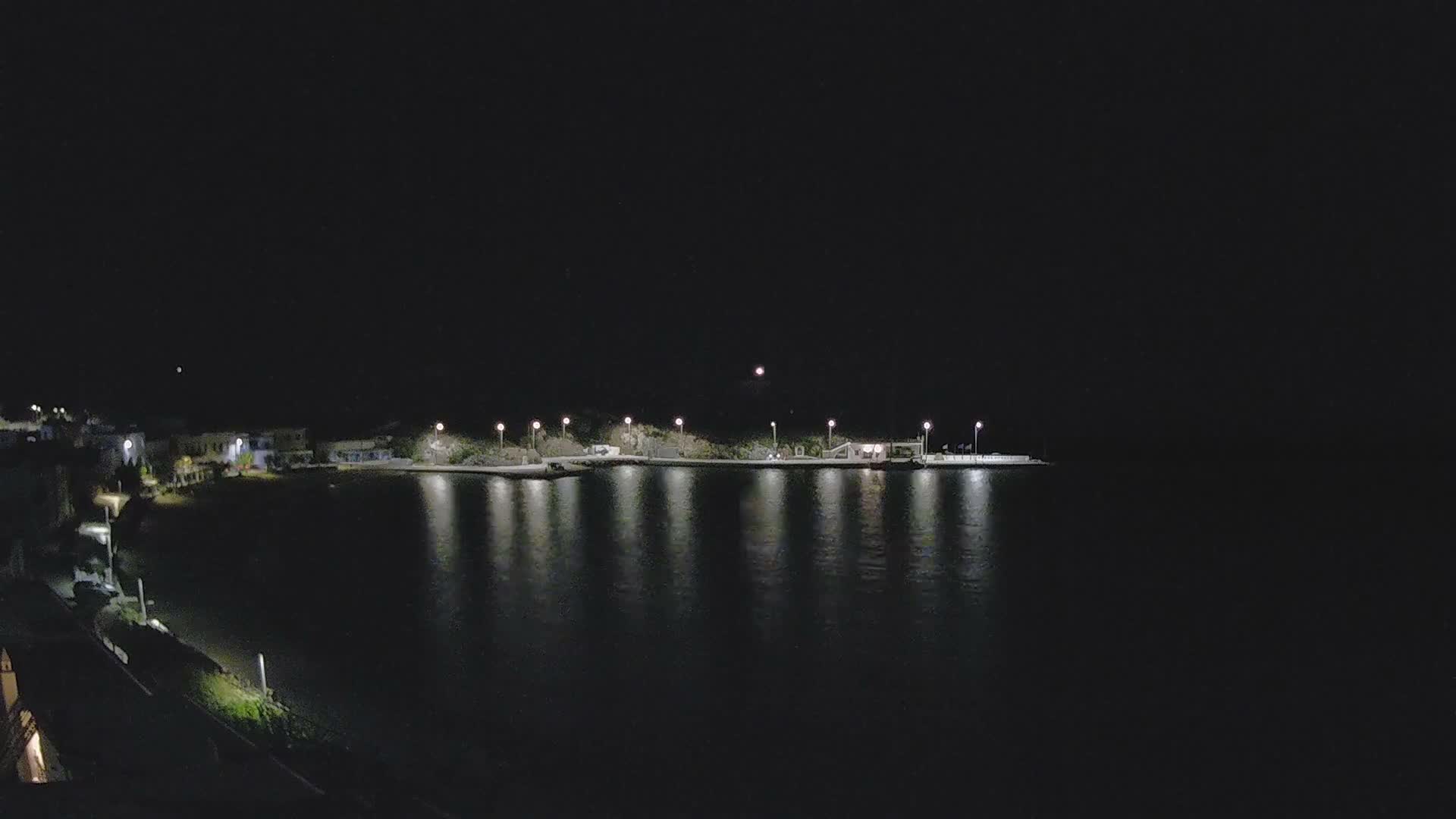 Kythira Island, Kapsali  Village & Paralia Kapsali Beach Live Cam - Kapsali, Kythira, Islands (Níson), Attica (Attikí), Greece